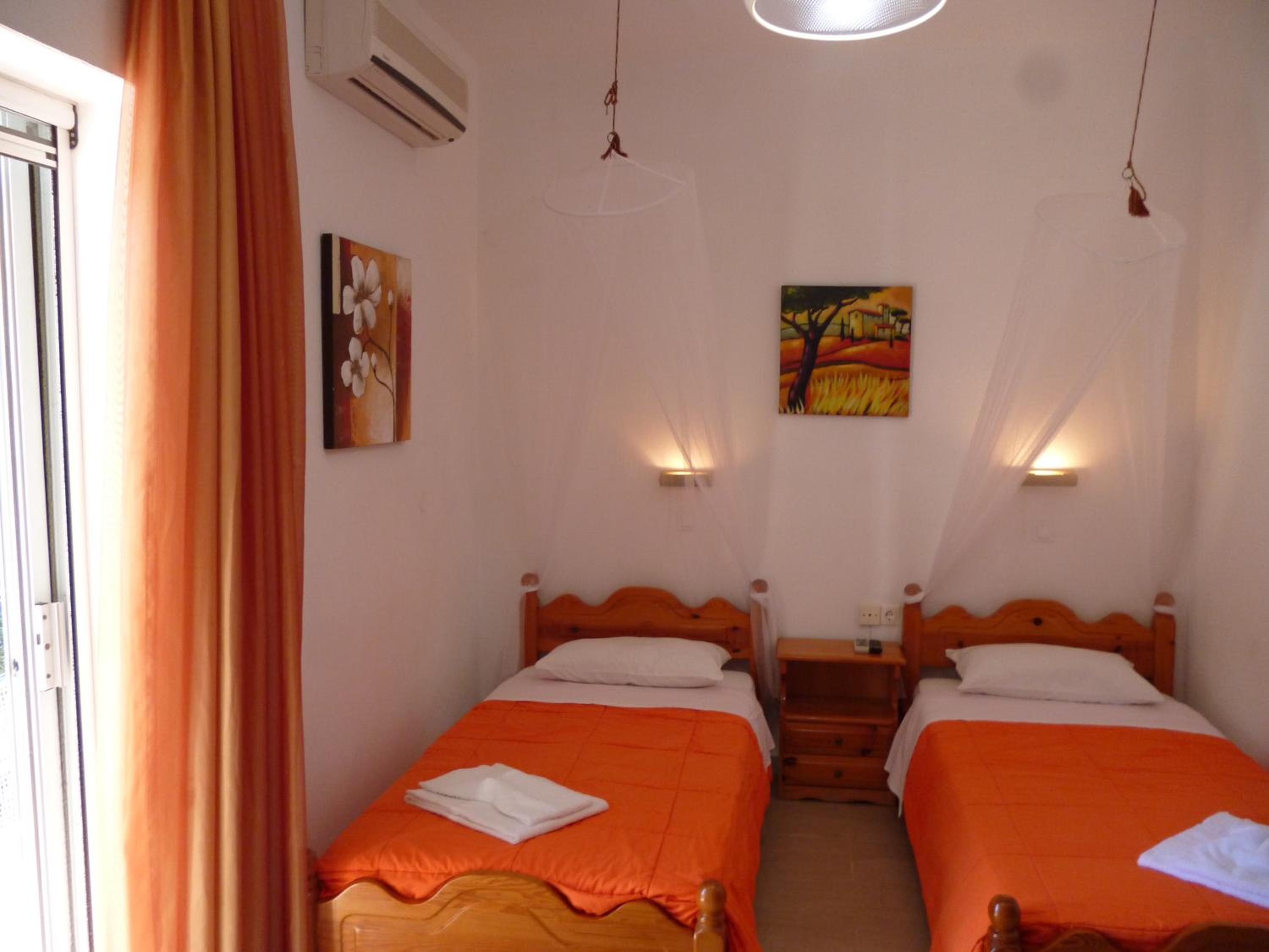 Kostas Apartments & studios