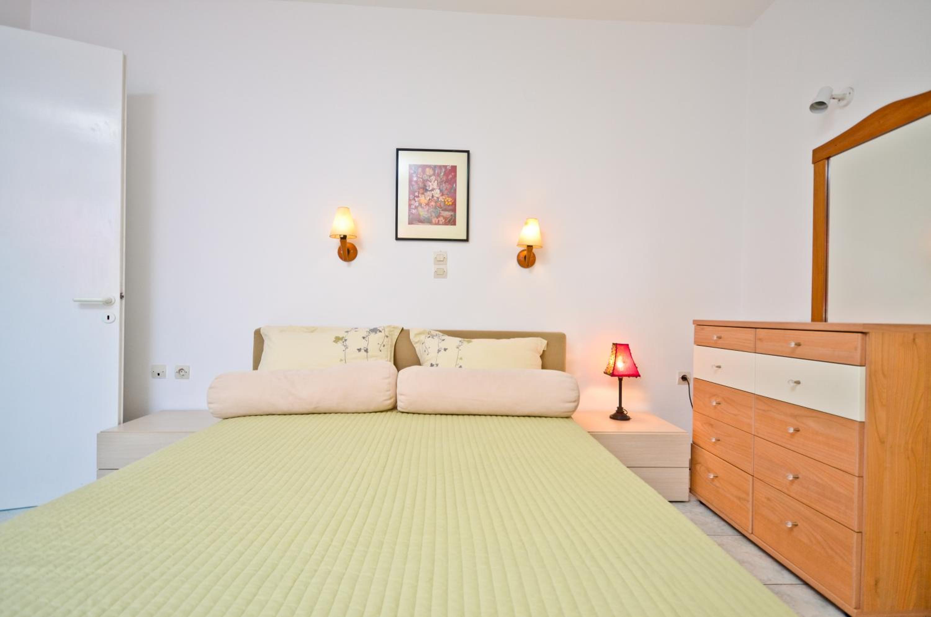 Ydreos Studios & Apartments