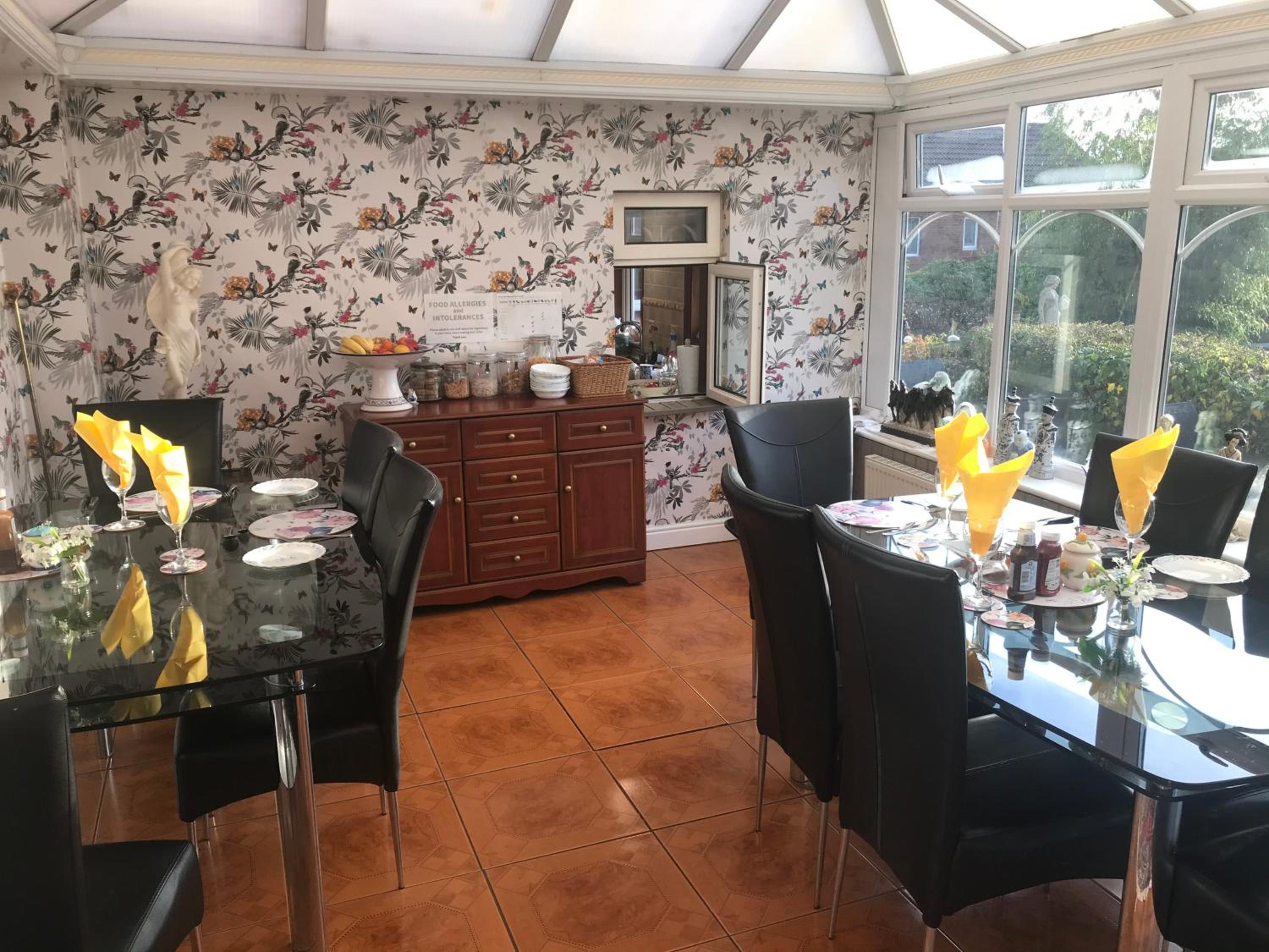 Hotel Redwood Lodge - Image 1