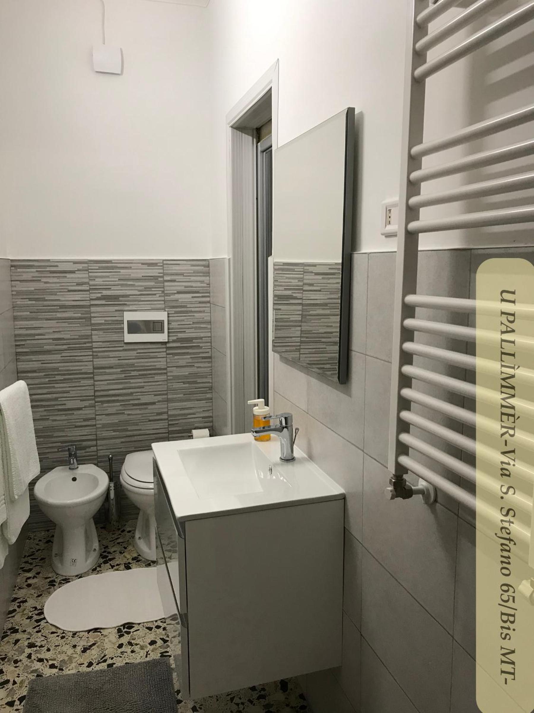 U pallimmer en Matera — bathroom
