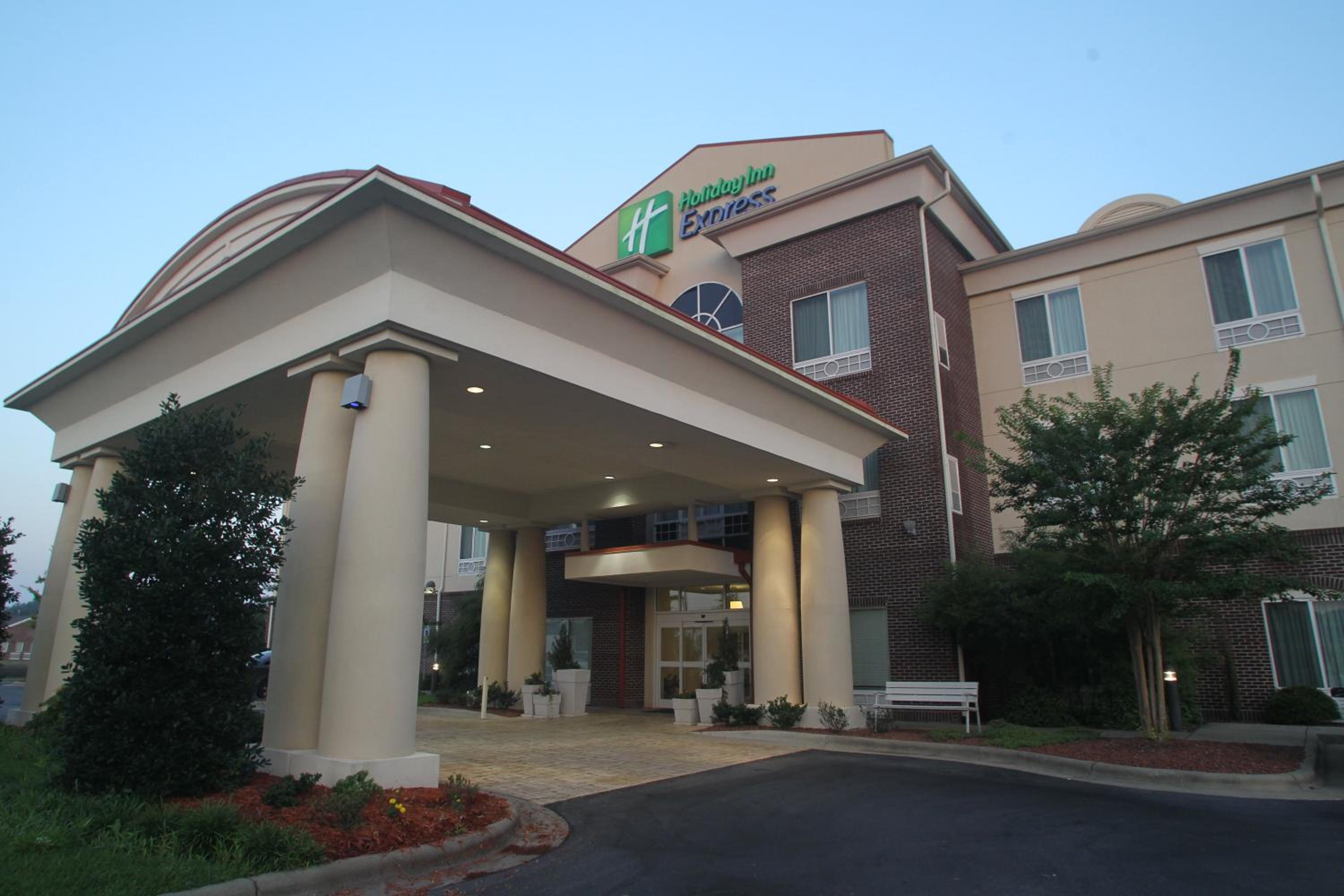Holiday Inn Express Pembroke, an IHG Hotel - Property Image 9
