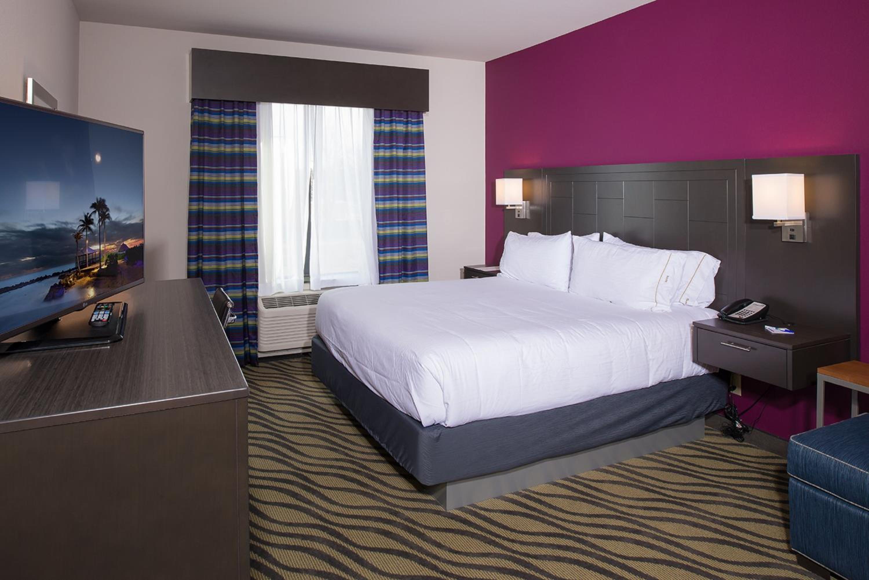 Hutchinson Vacations - Holiday Inn Express Hutchison, an IHG Hotel - Property Image 2