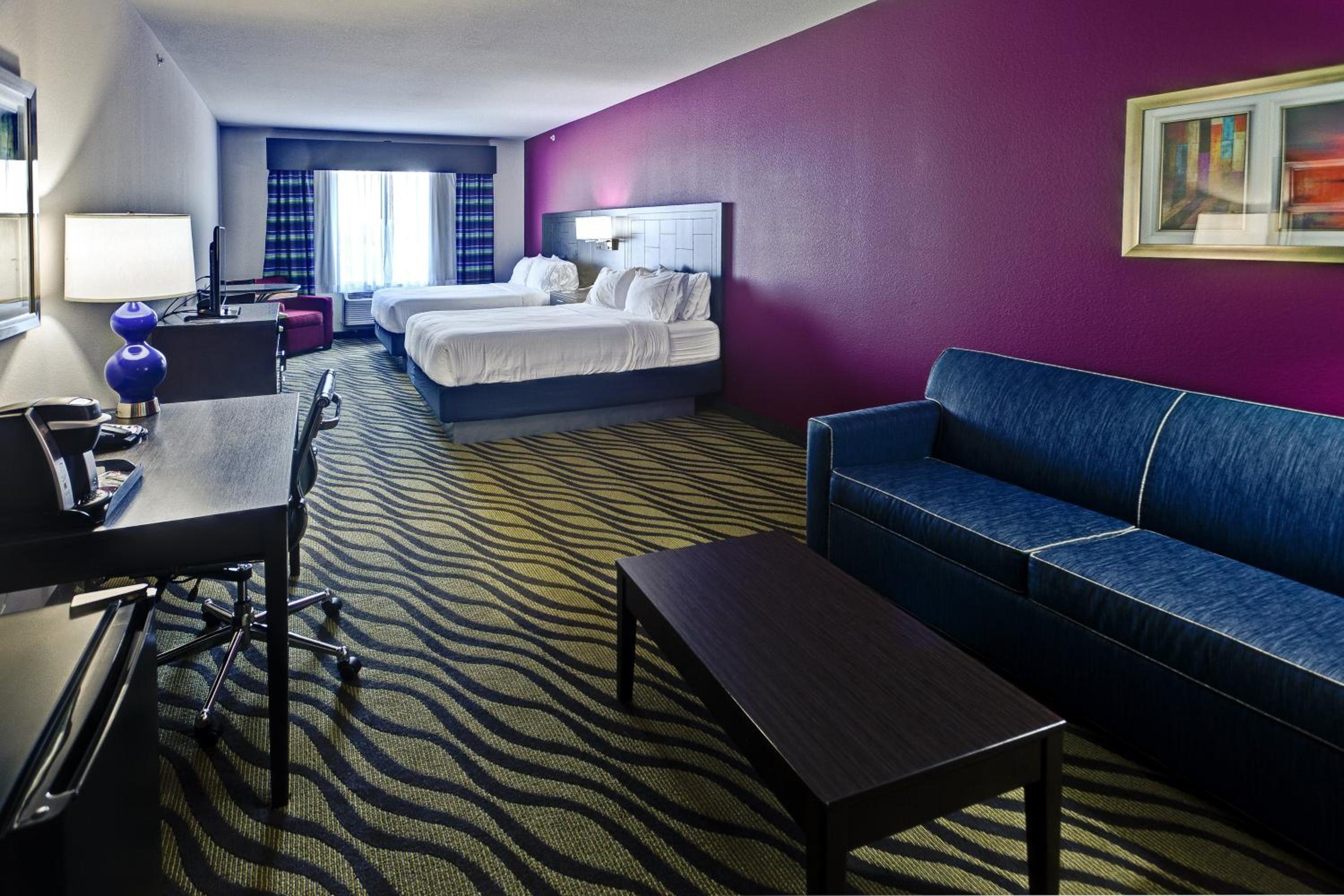 Hutchinson Vacations - Holiday Inn Express Hutchison, an IHG Hotel - Property Image 5