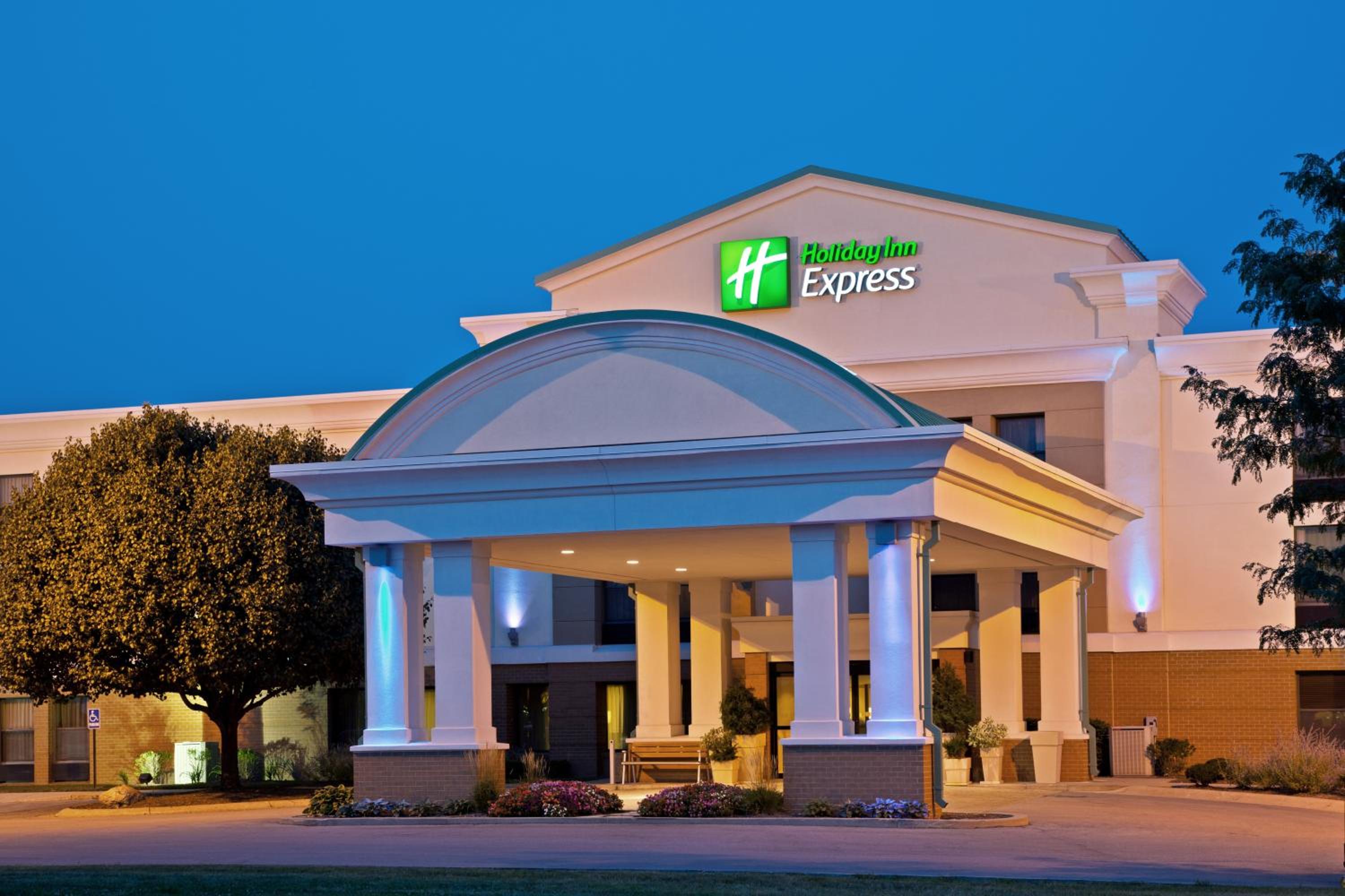 Hotel Holiday Inn Express Indianapolis Airport, an IHG Hotel - Image 1