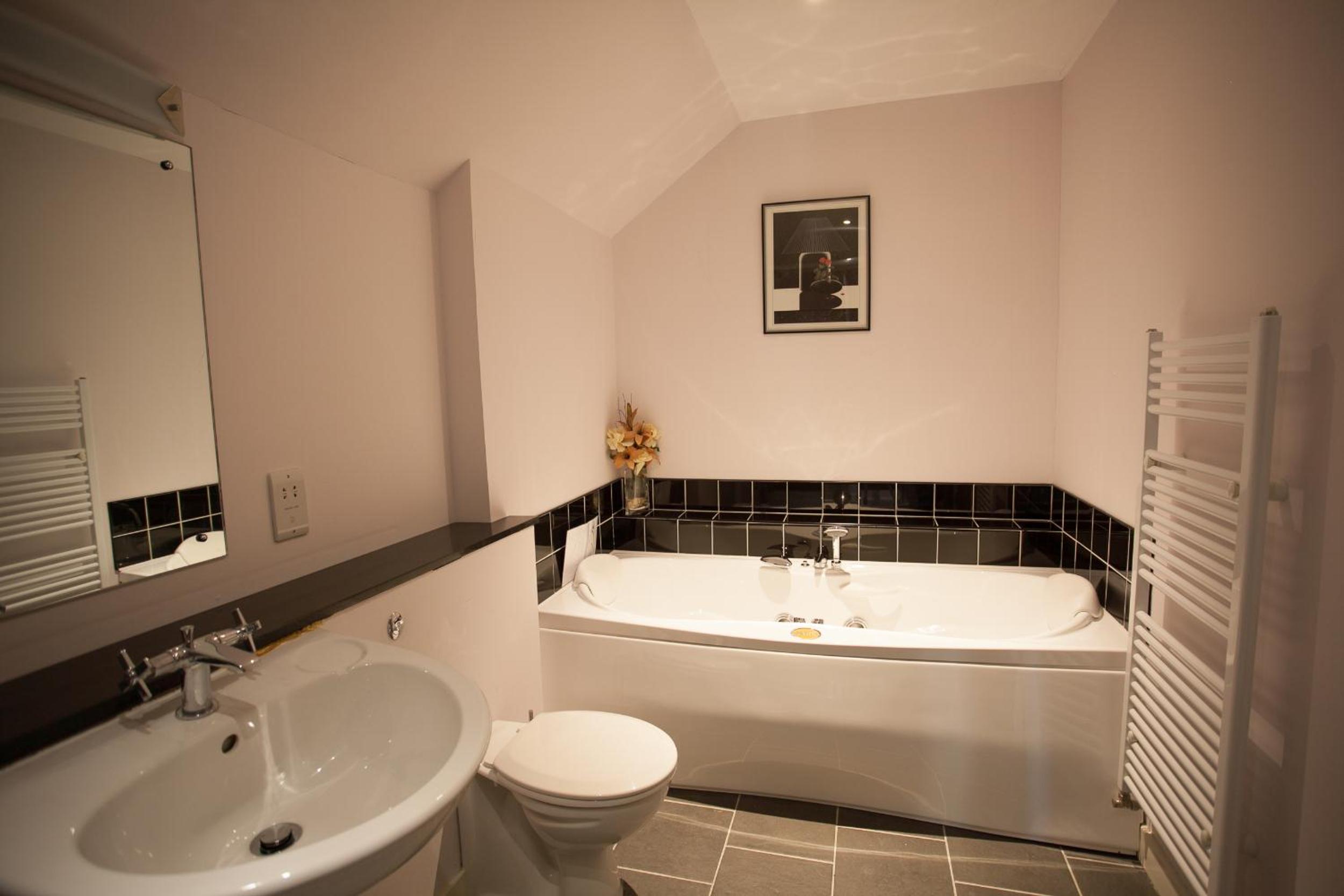Loch Ness Abbey Cottages view 4