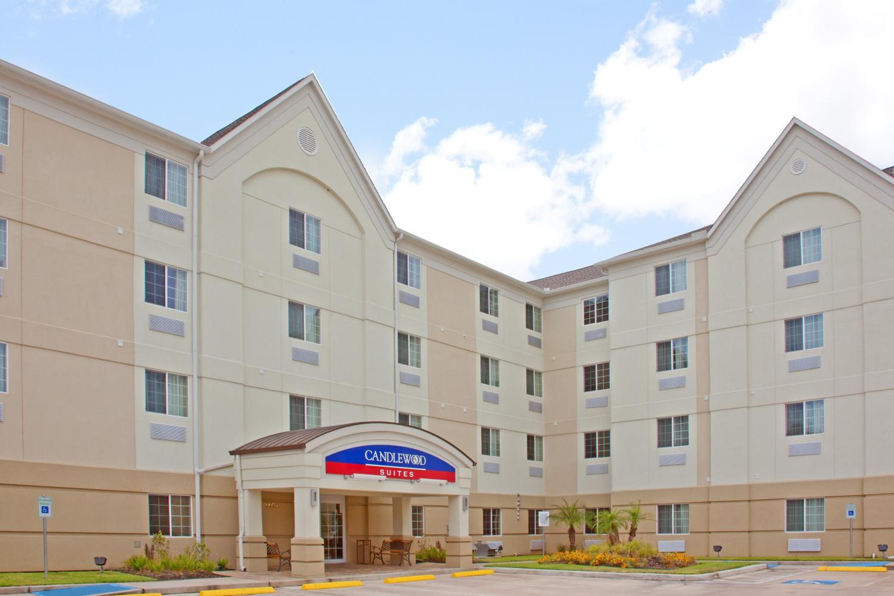 Hotel Candlewood Suites Houston Medical Center, an IHG Hotel - Image 1