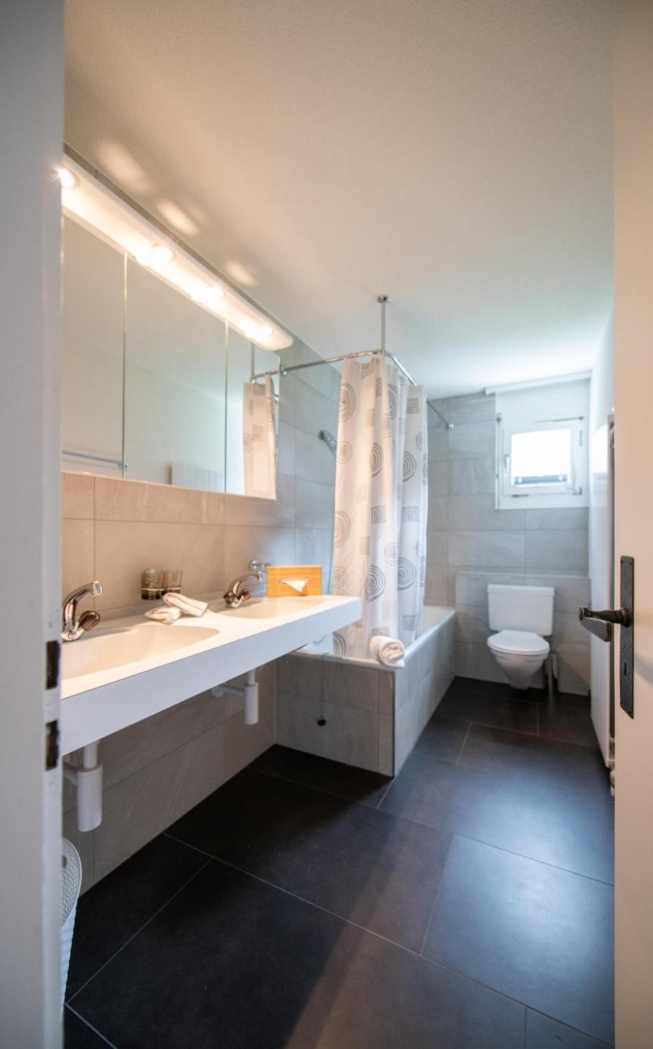 Agrimonia - 5,5-Zi Duplex Wohnung bis 11 Personen mit eigenem Garten view 4