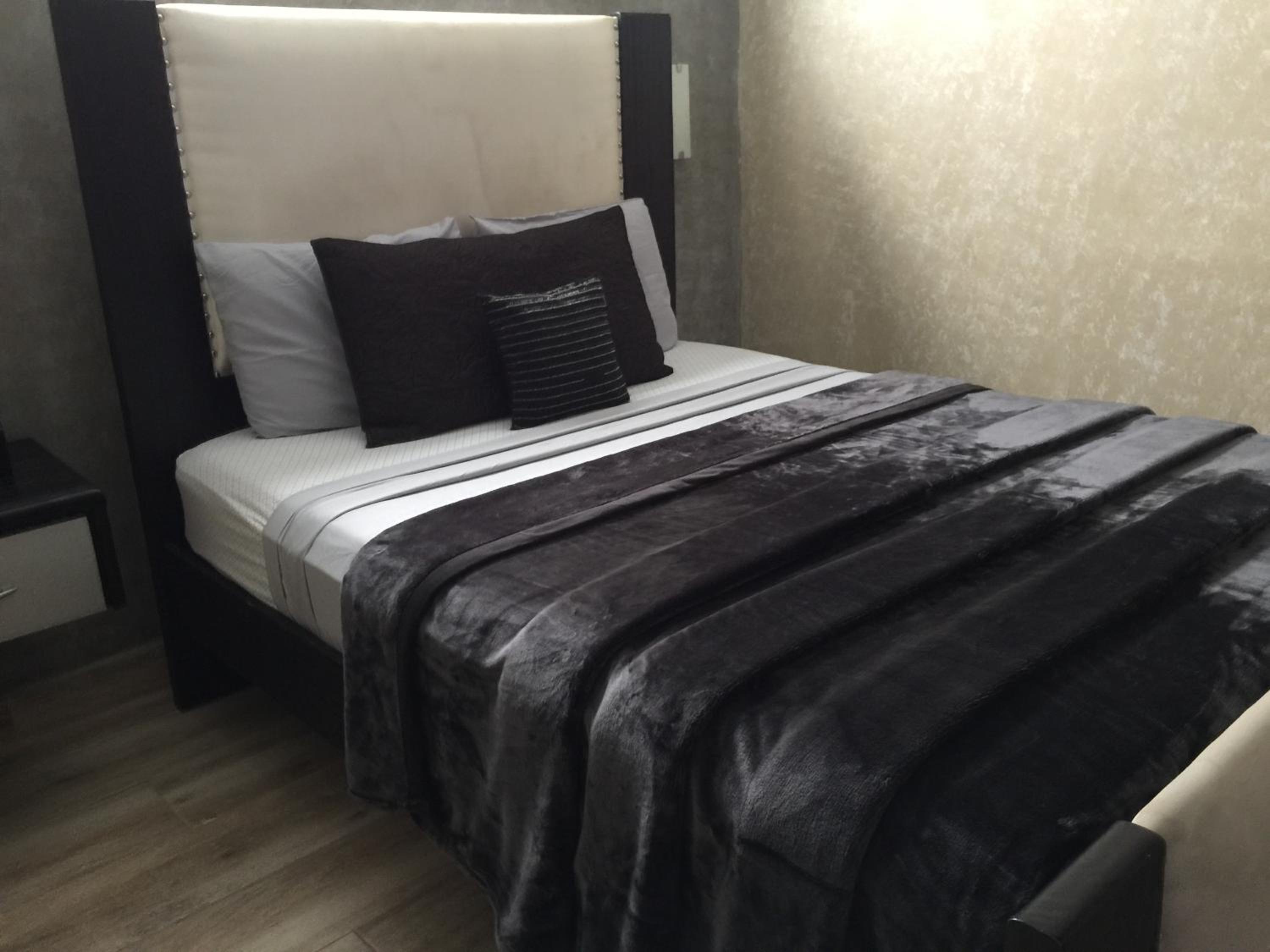 SEGOVIA STUDIO UNITS