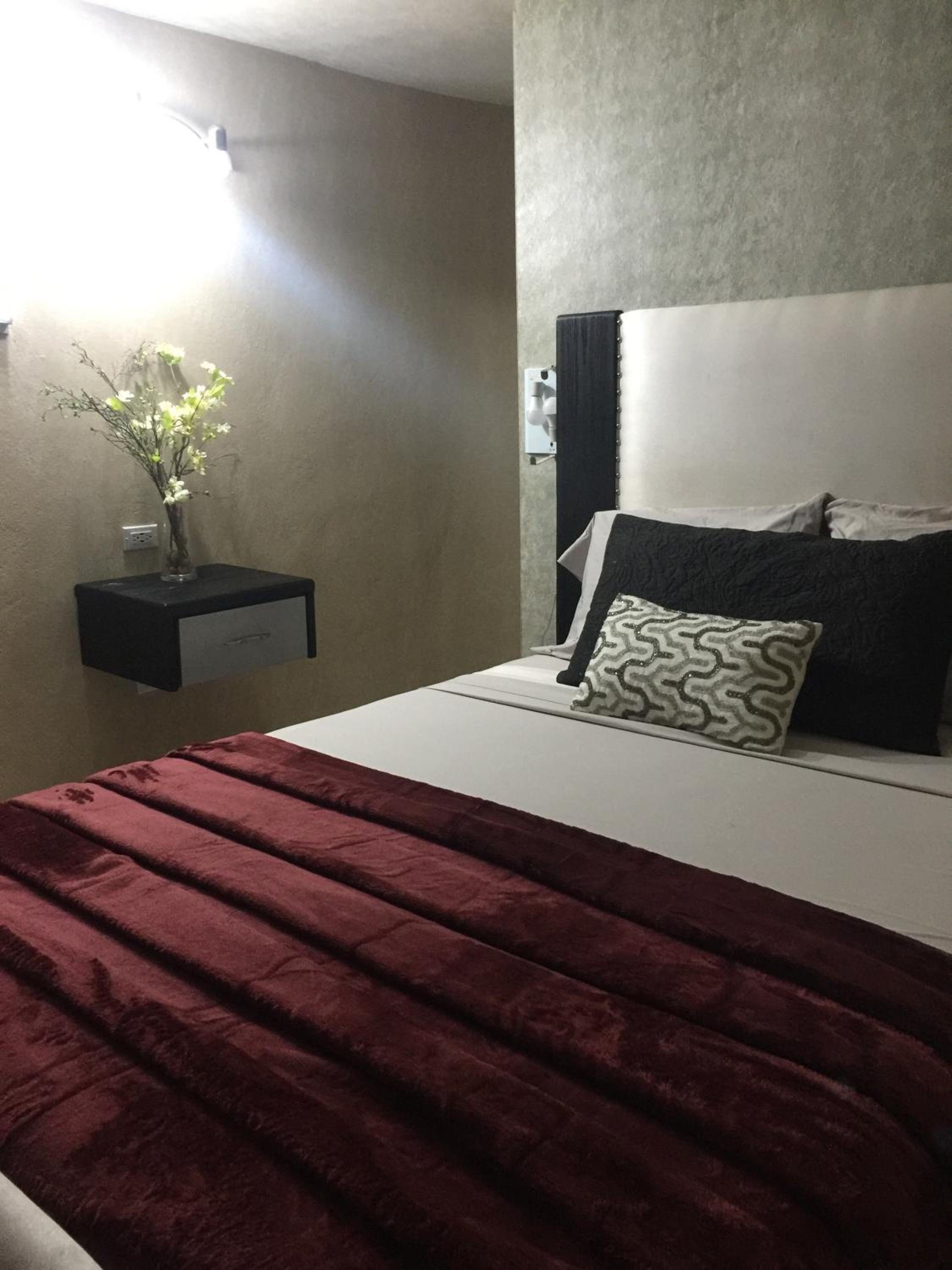 SEGOVIA STUDIO UNITS