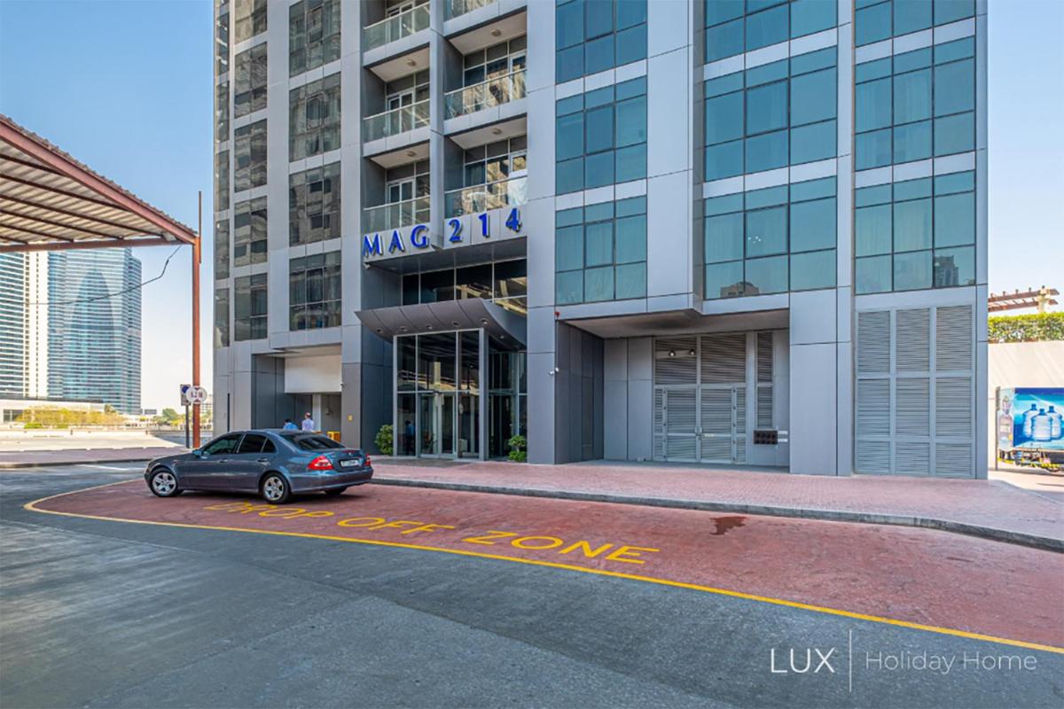 LUX - The Ultimate Lake View Residence