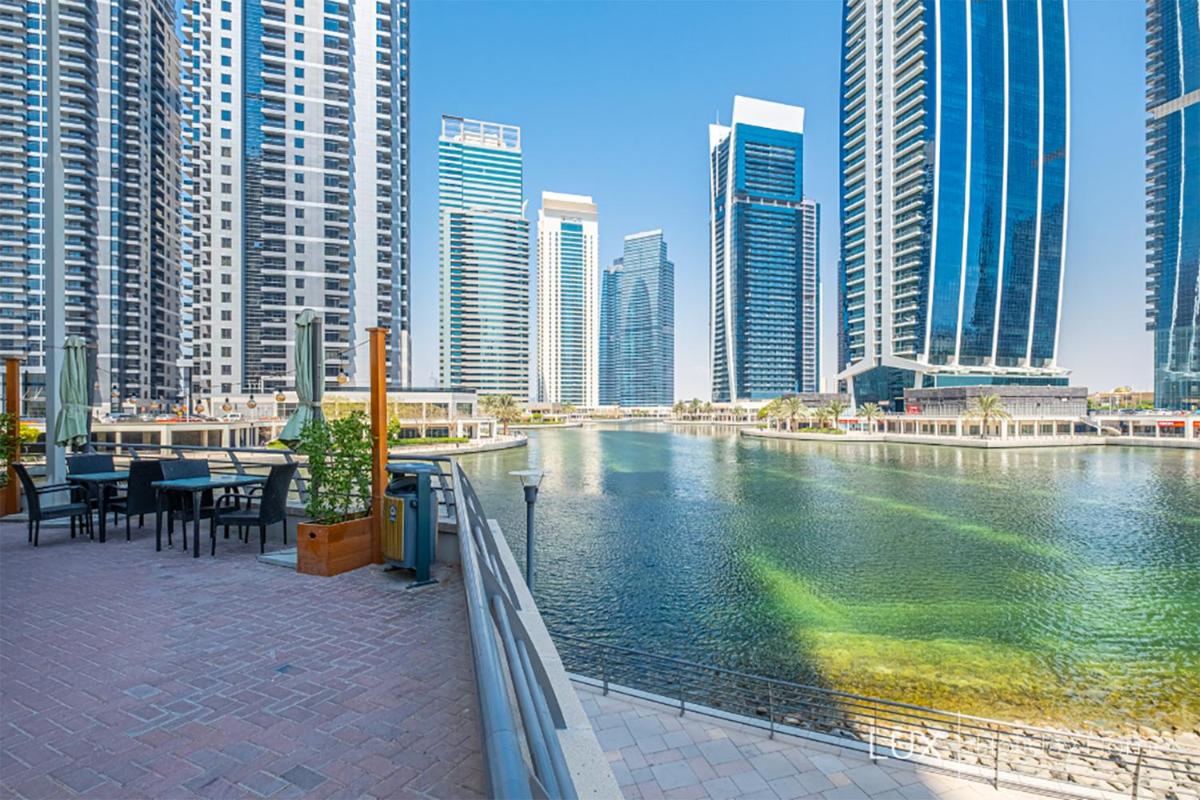 LUX - The Ultimate Lake View Residence