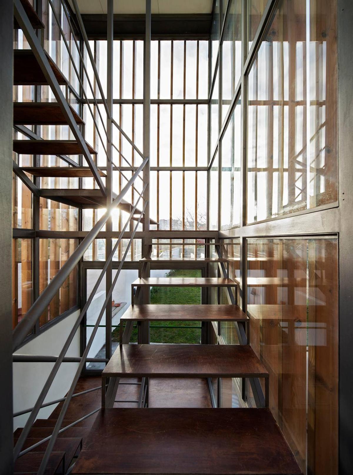 Peach Hostel & Suites view 3