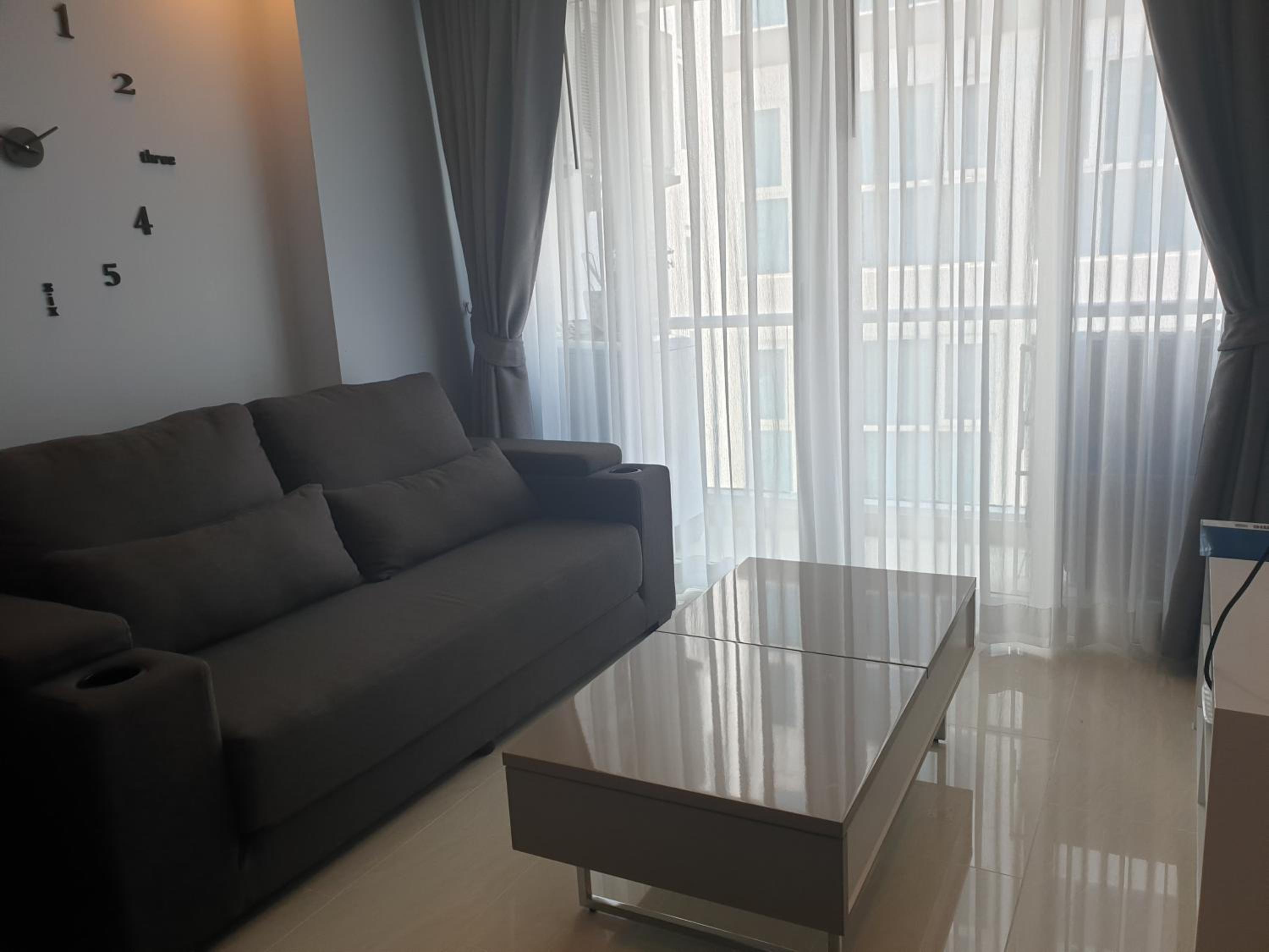 Grand Avenue 1 Bedroom Condo view 4