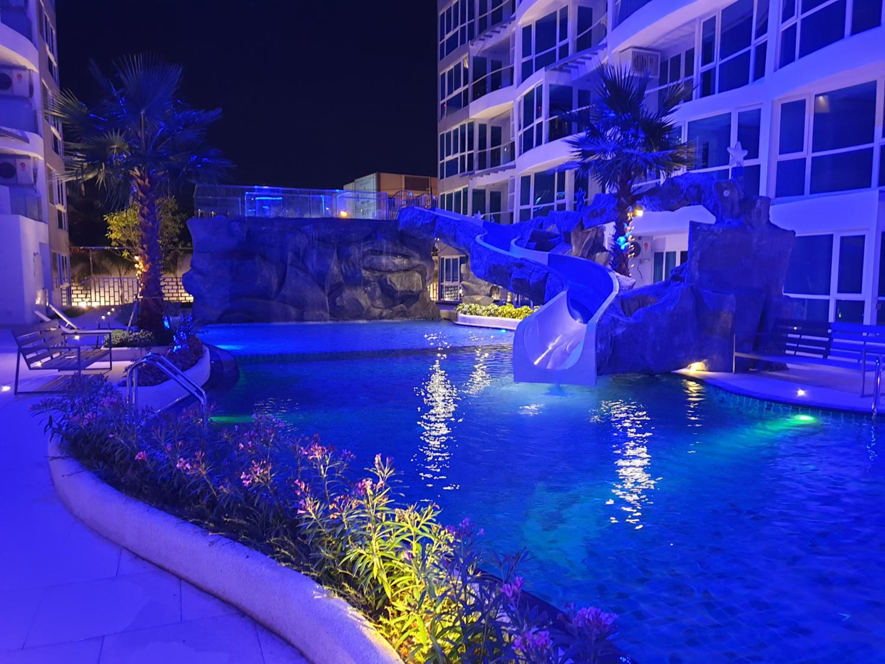 Grand Avenue 1 Bedroom Condo view 3