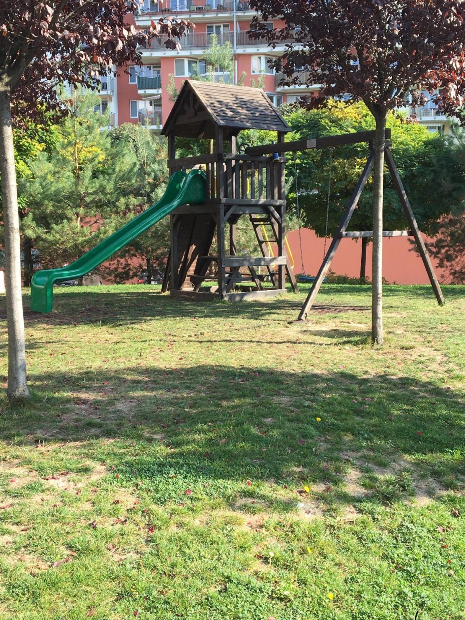Brand new apartment. Parking spot included! view 3