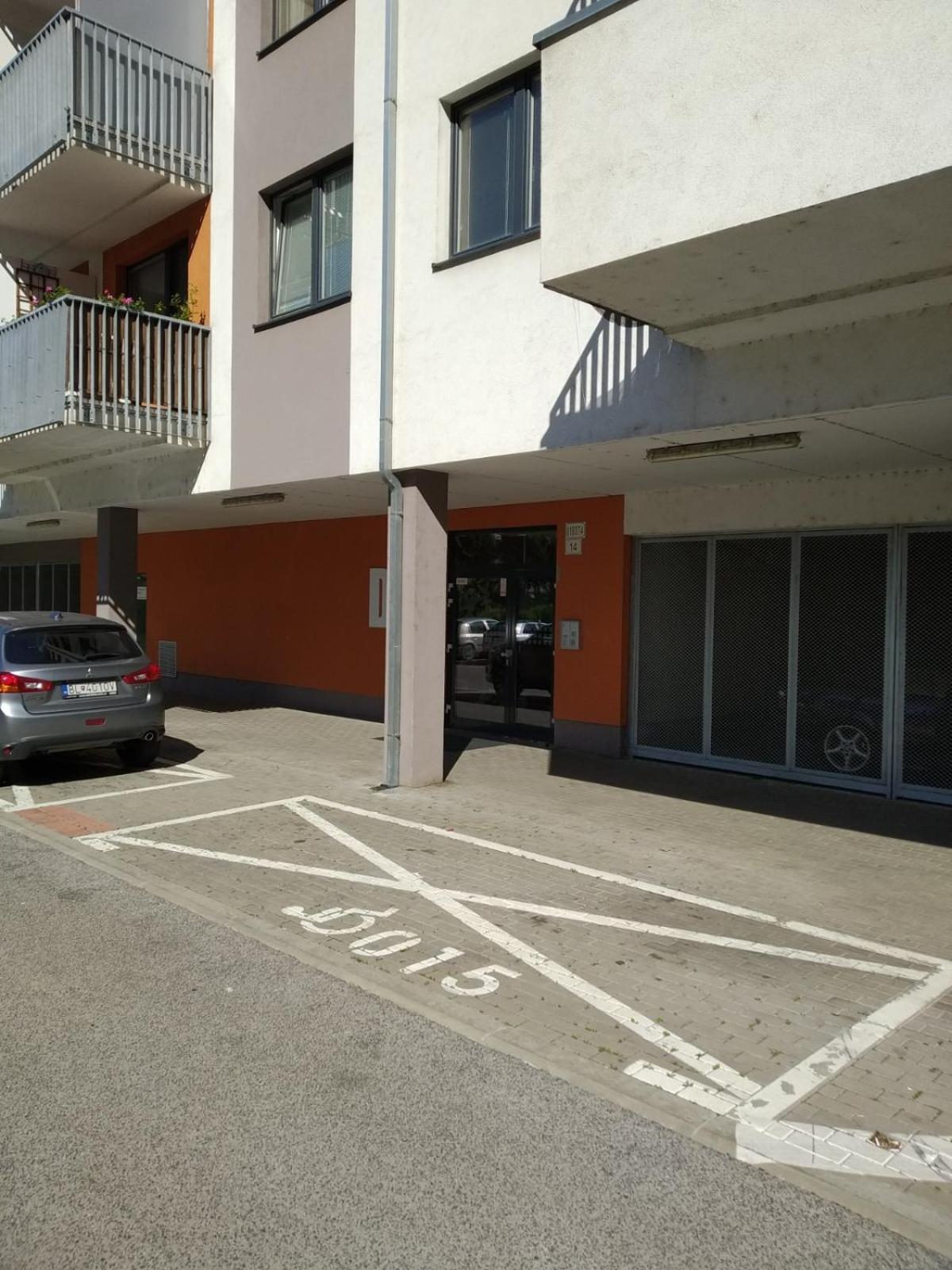 Brand new apartment. Parking spot included! view 2