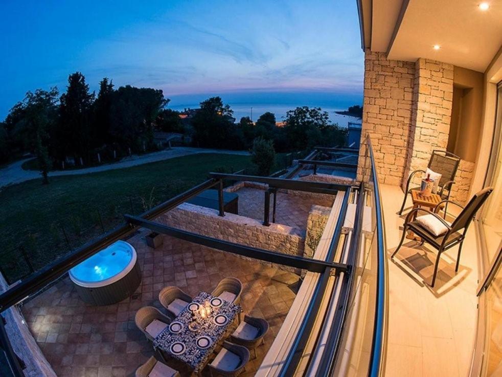Villa Bobos place with Jacuzzi 46E view 5