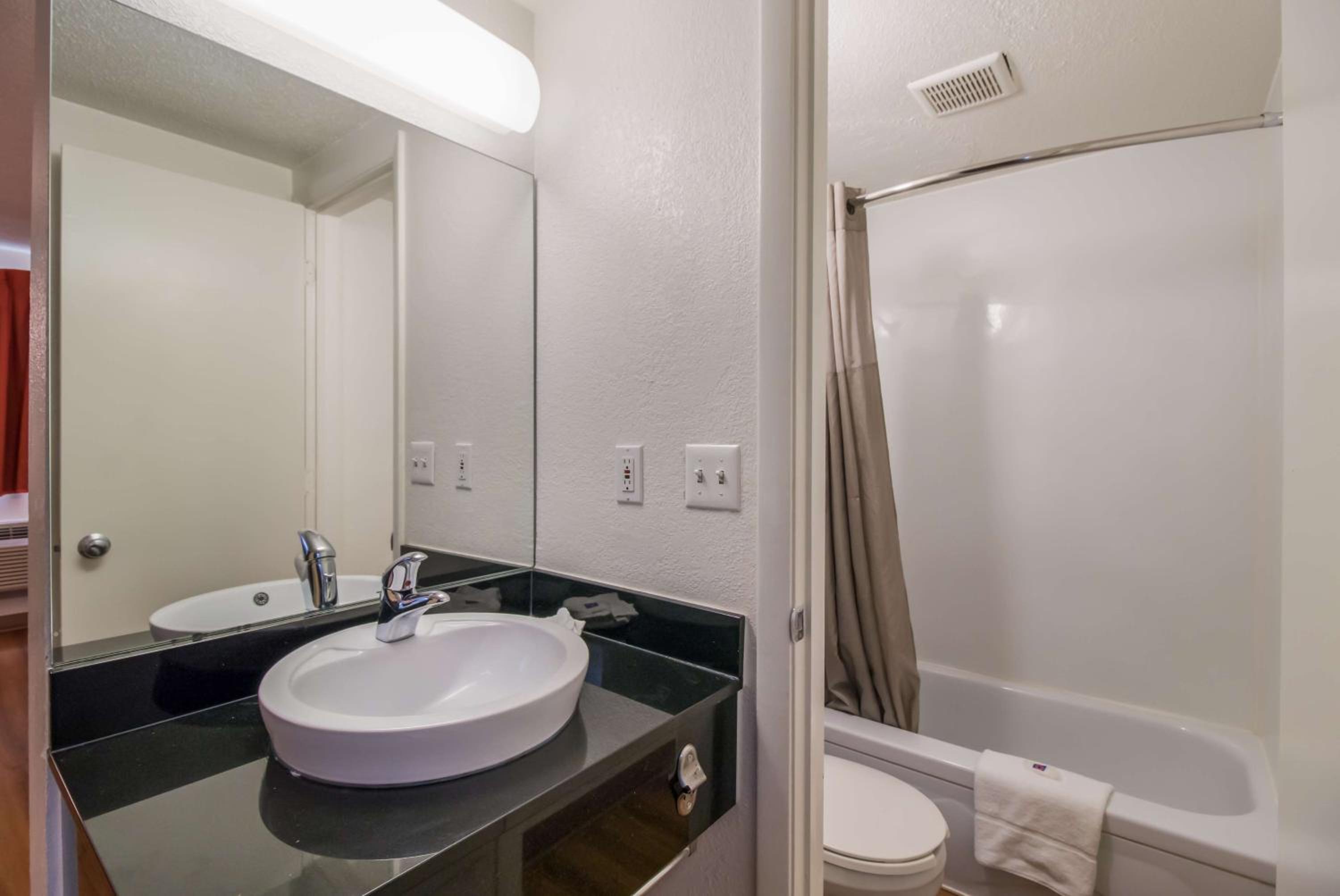 Motel 6-Fargo, ND - West Acres - North Fargo, Photo 43