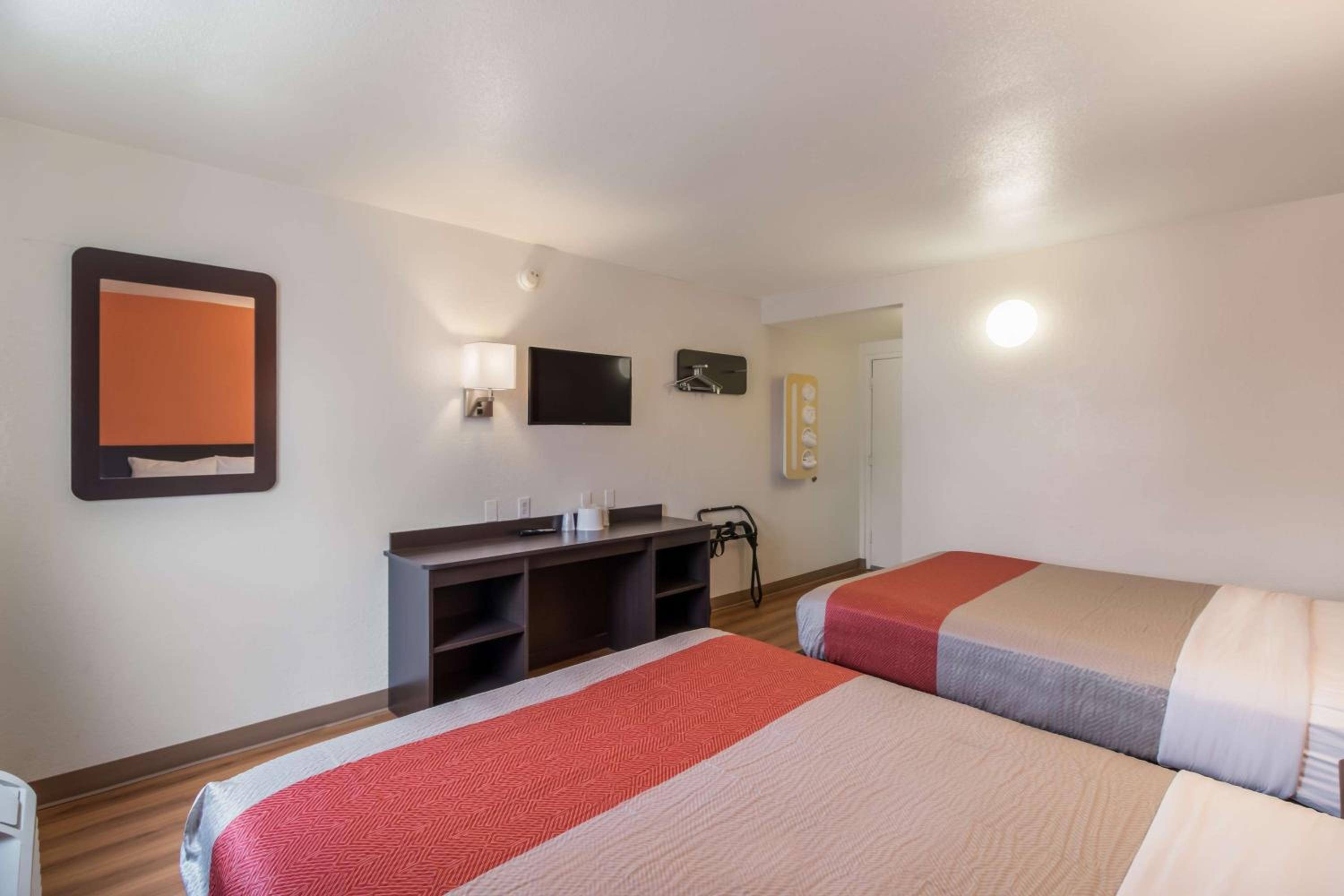 Motel 6-Fargo, ND - West Acres - North Fargo