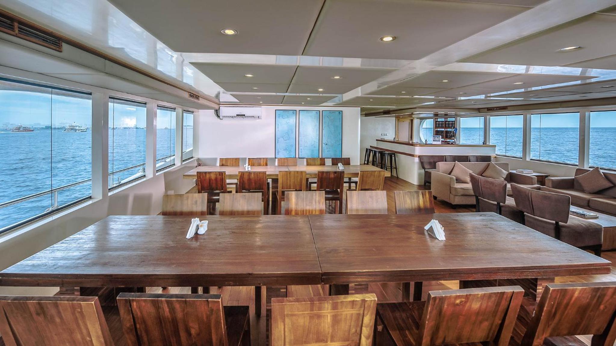 Liveaboard Adora