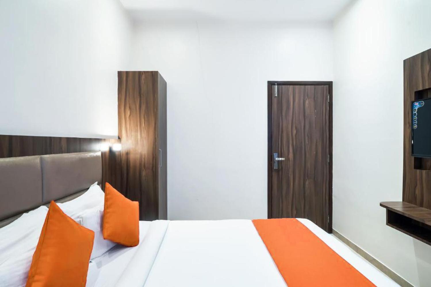Mumbai Vacations - Hotel Sea Grand, Colaba - Property Image 4