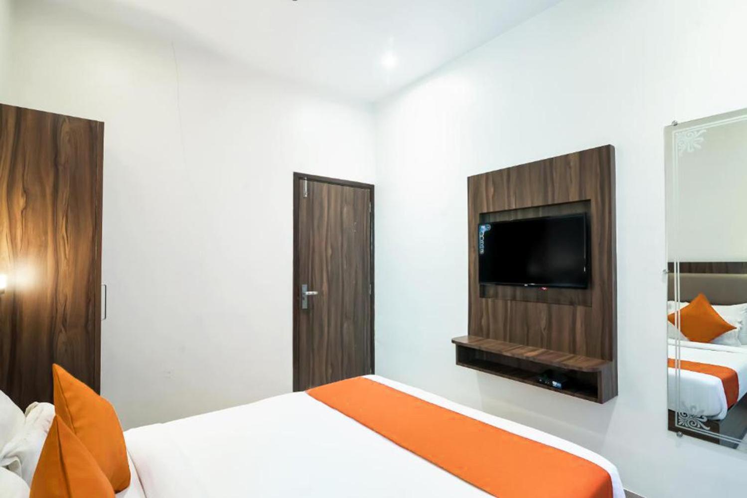 Mumbai Vacations - Hotel Sea Grand, Colaba - Property Image 2