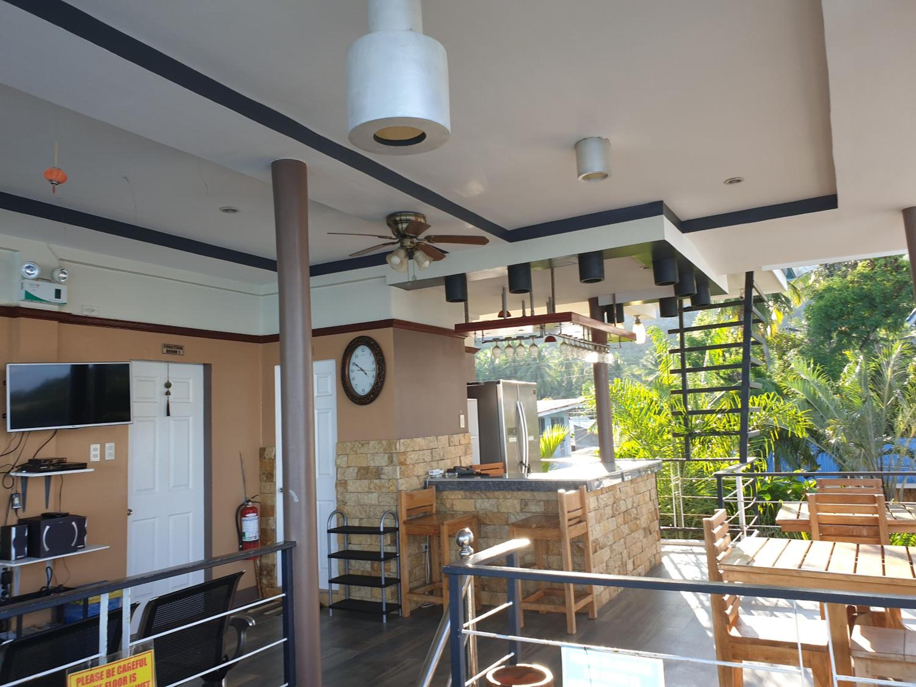 L & M Hearthstones Lodge