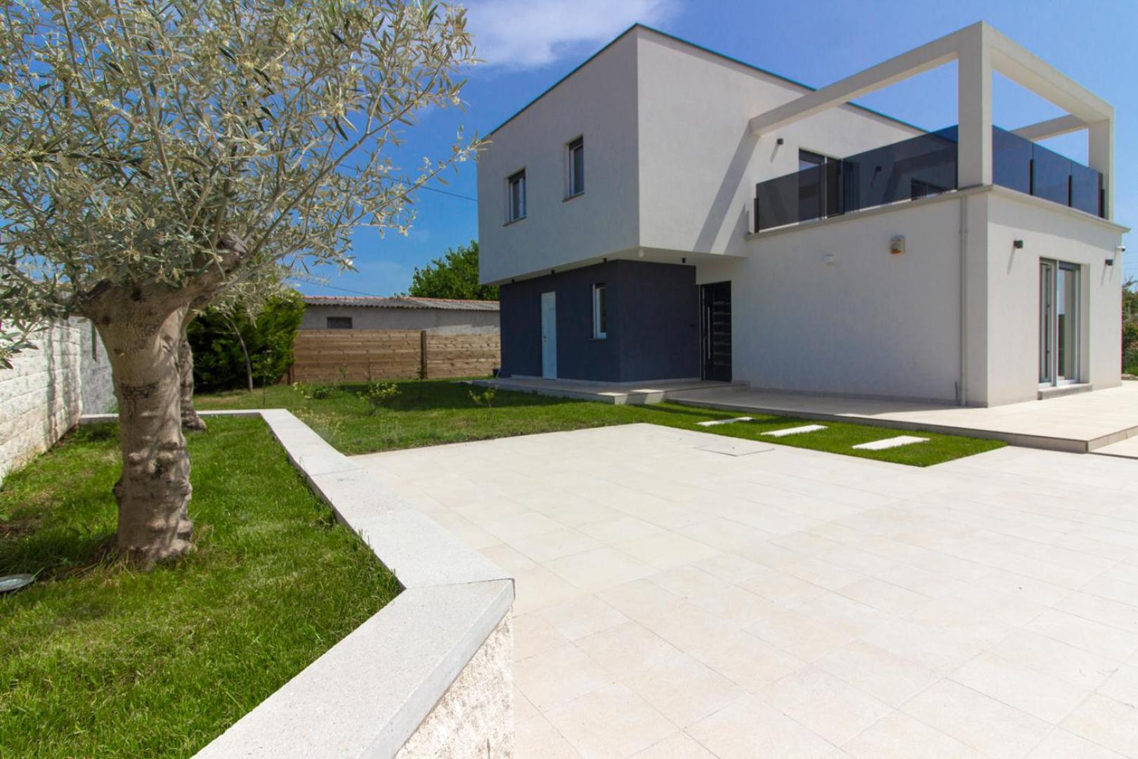 Modern villa Nerina with private pool near Pula view 4
