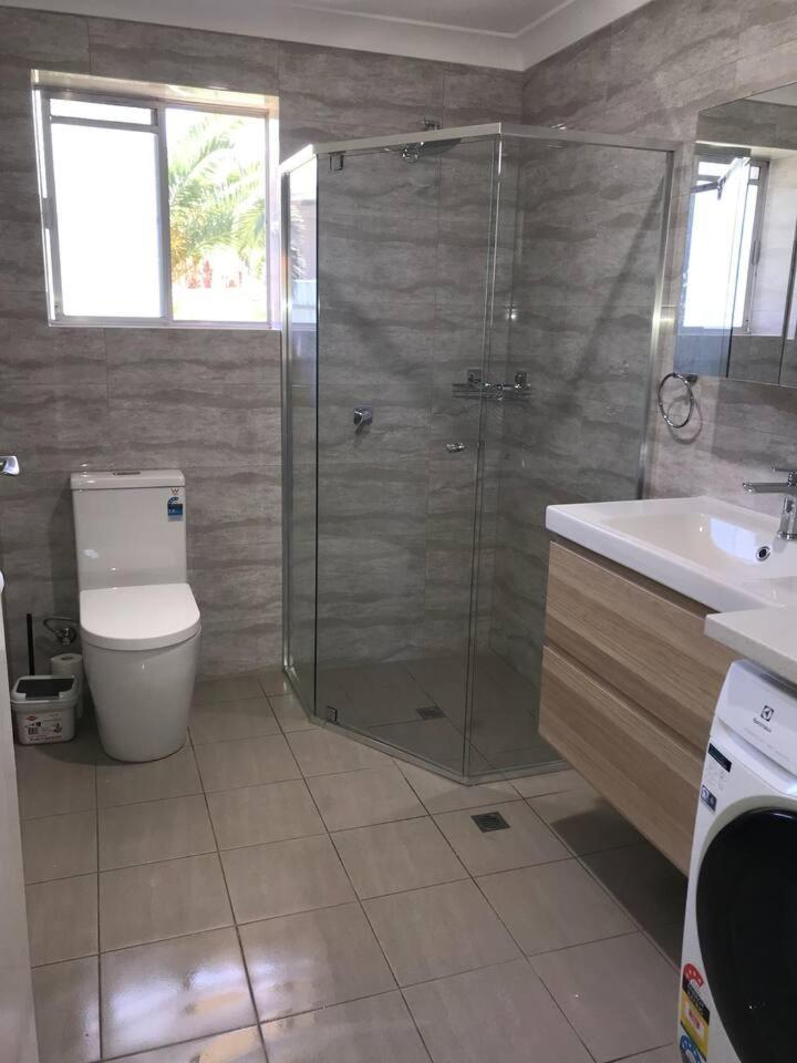 Stay in spacious, homely unit in prestigious area