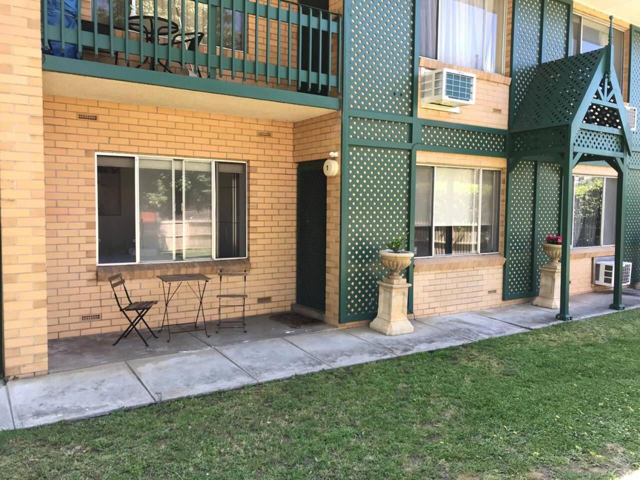 Stay in spacious, homely unit in prestigious area
