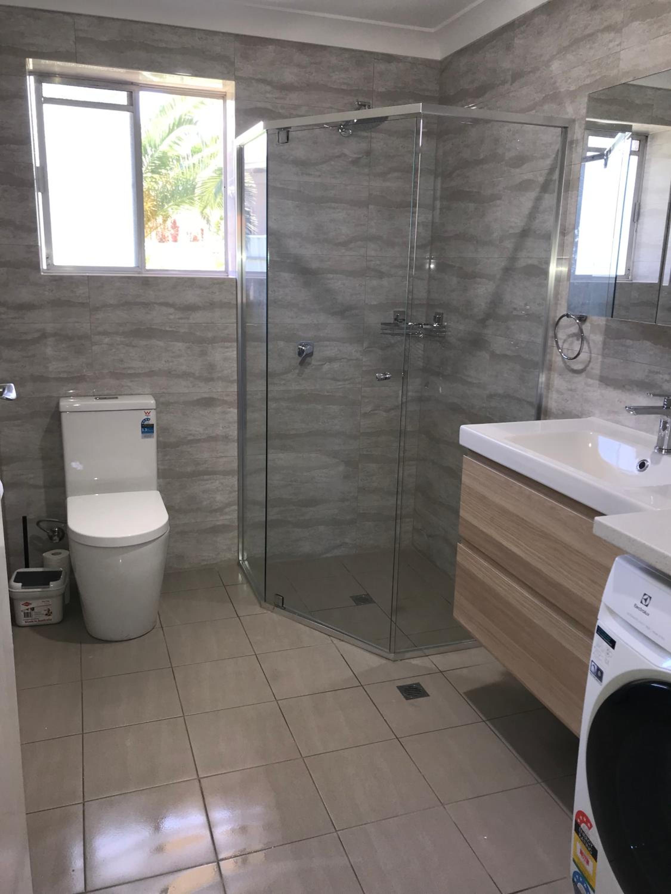 Stay in spacious, homely unit in prestigious area