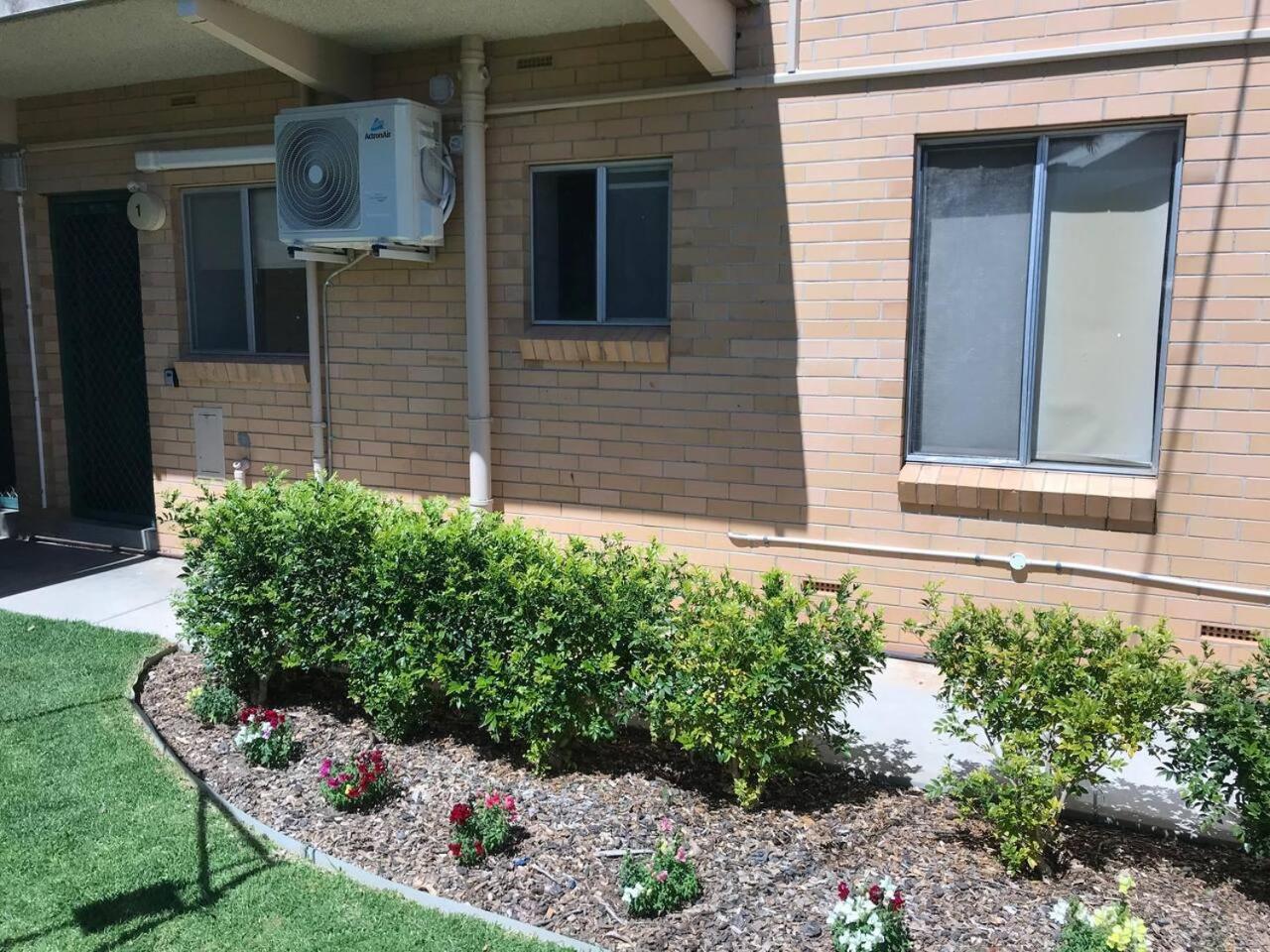 Stay in spacious, homely unit in prestigious area