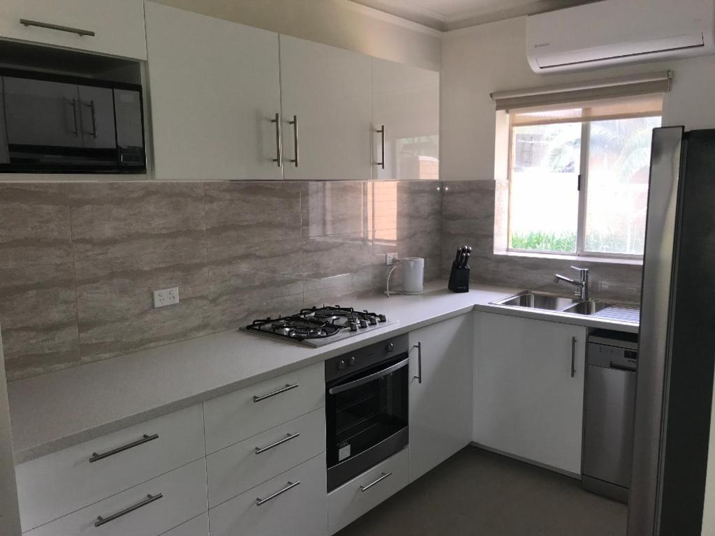 Stay in spacious, homely unit in prestigious area