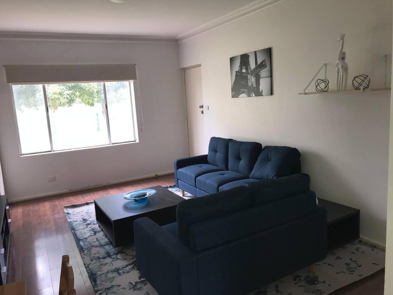 Stay in spacious, homely unit in prestigious area