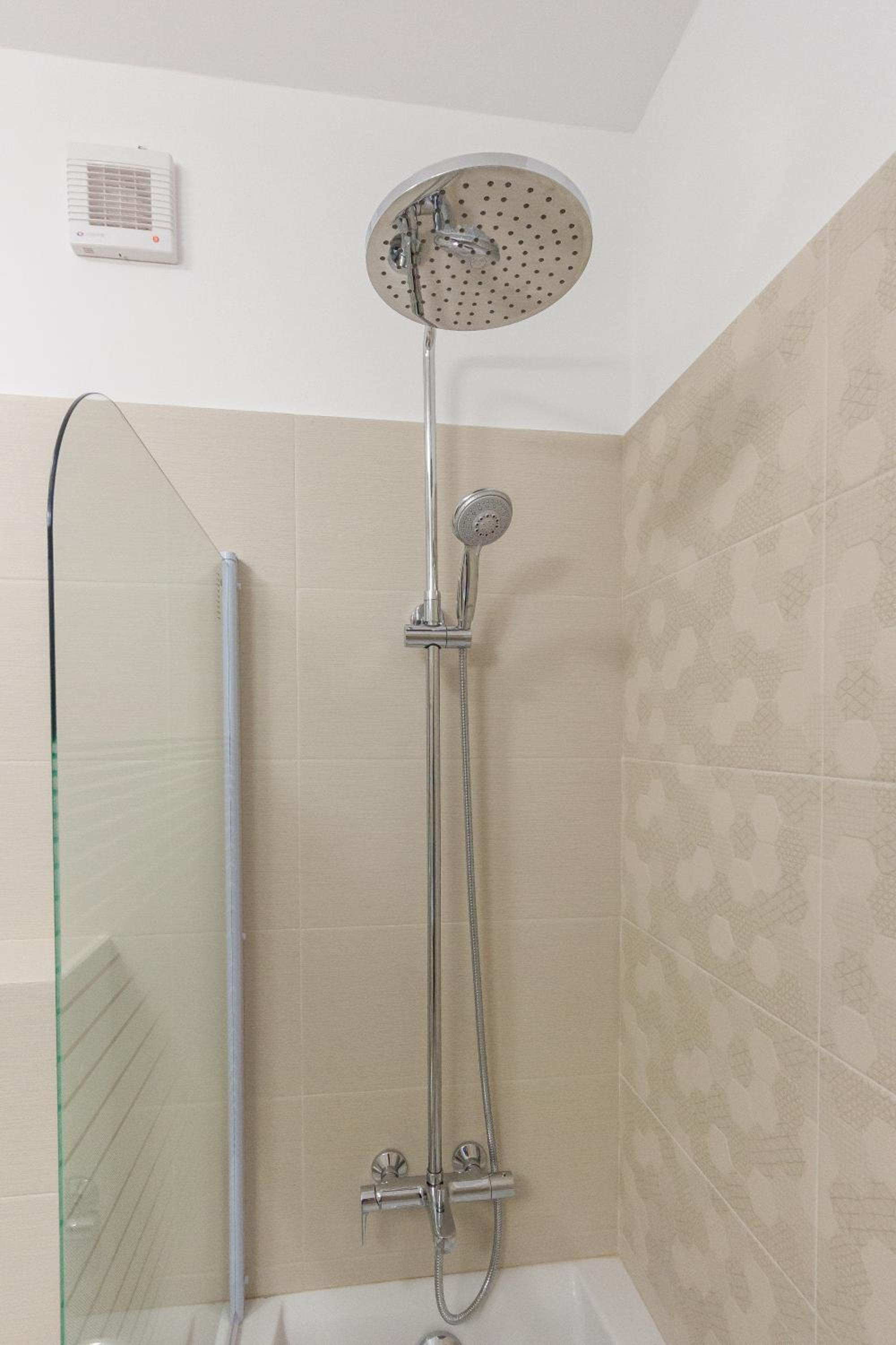 Spacious and Quiet 2 Bedroom Apartment