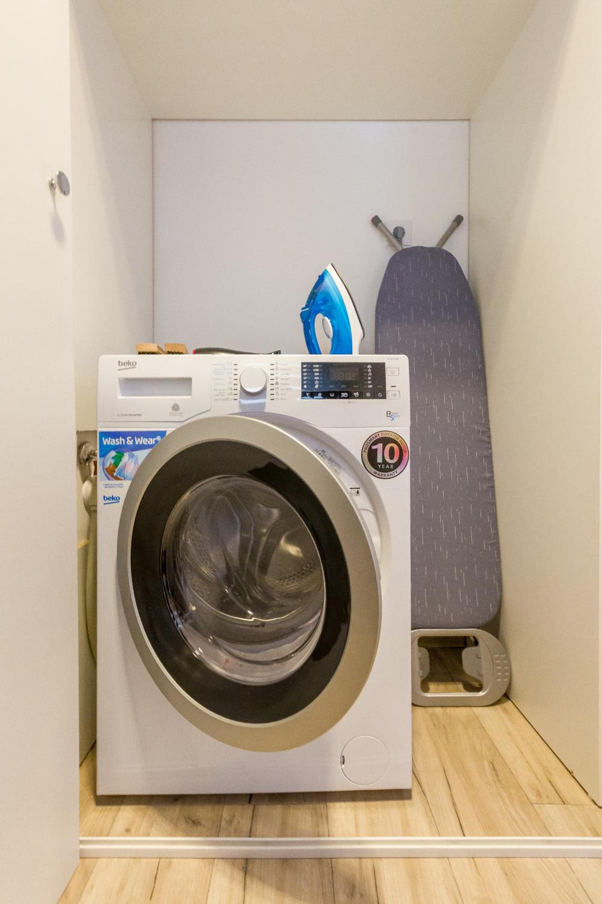 Spacious and Quiet 2 Bedroom Apartment