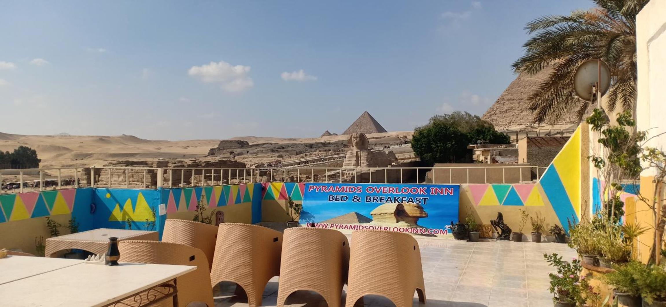 Pyramids Overlook Inn