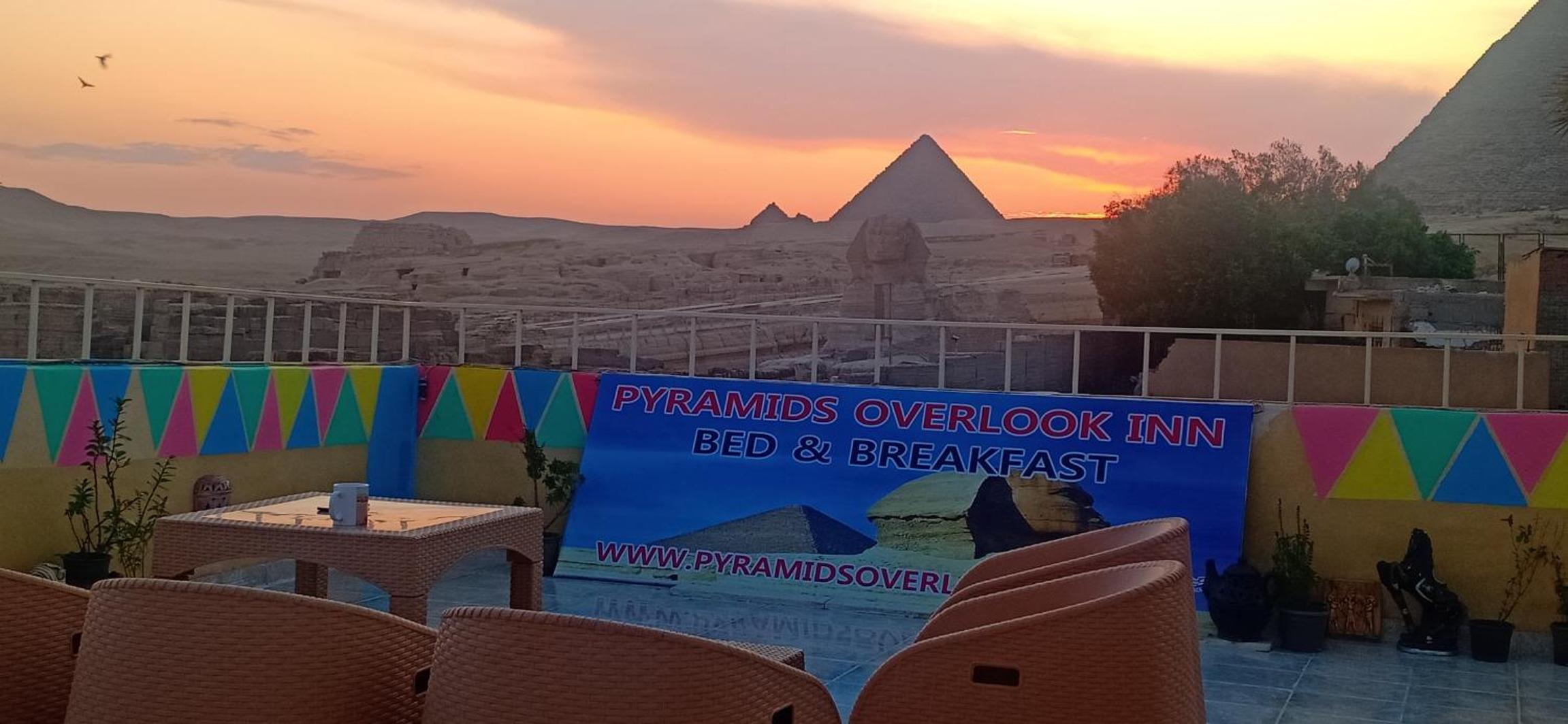 Pyramids Overlook Inn
