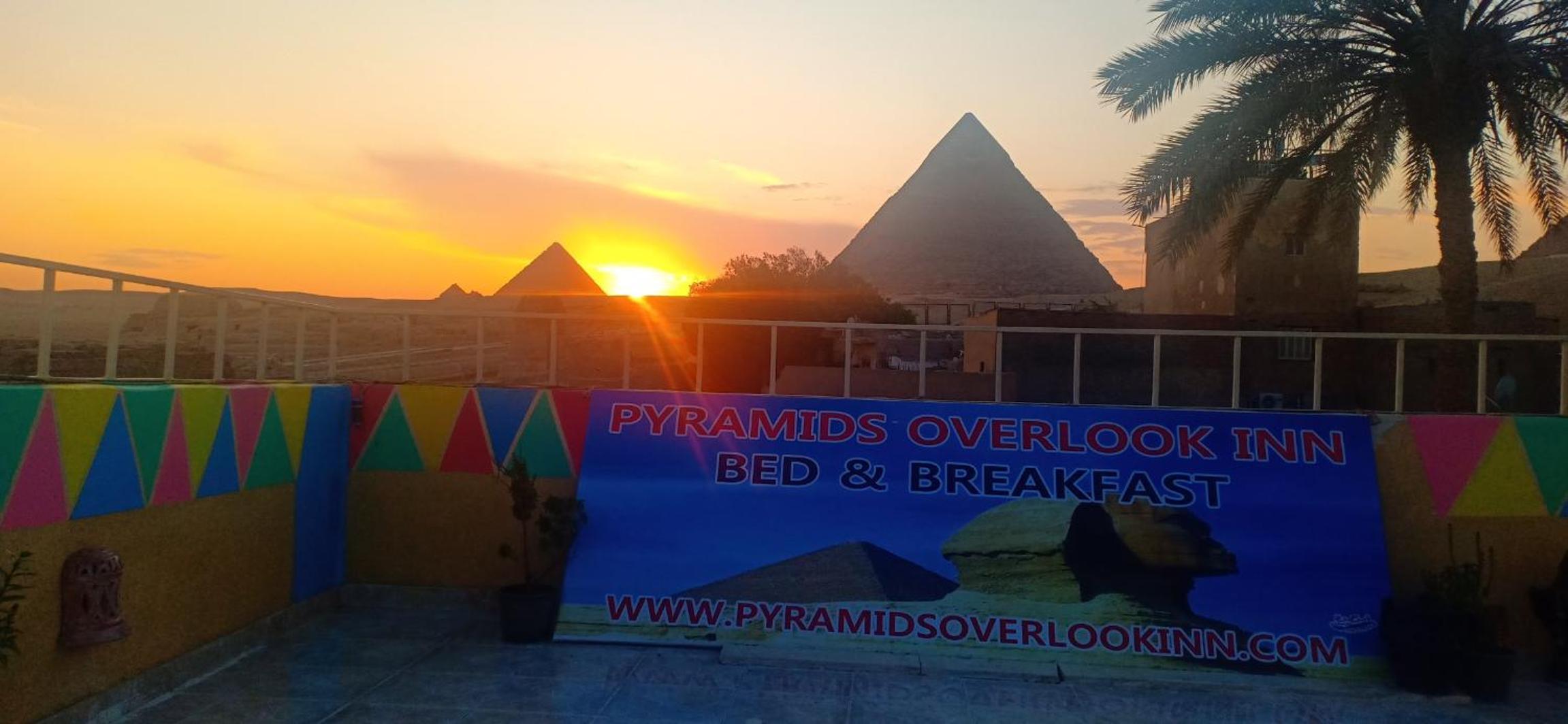 Pyramids Overlook Inn