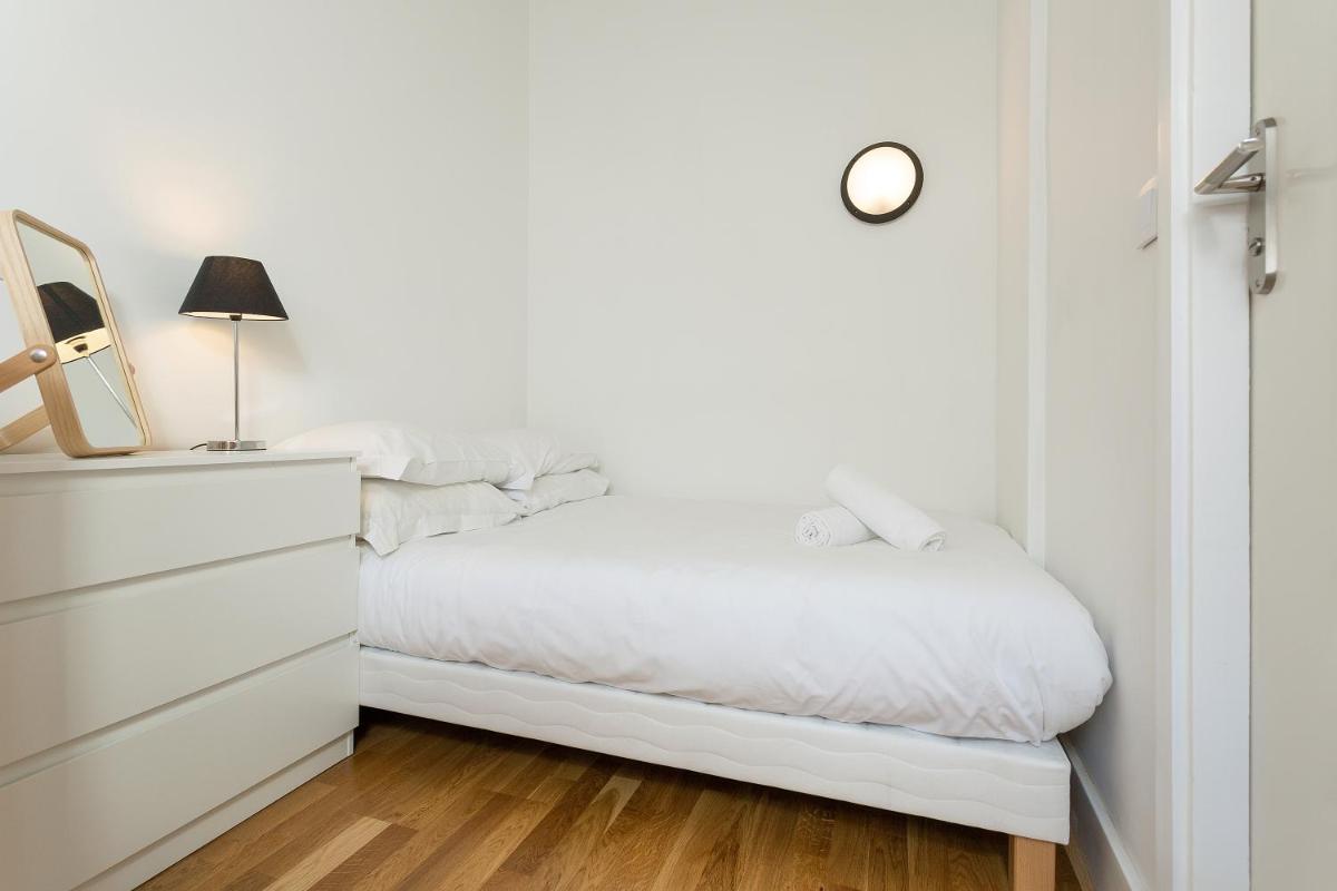 Apartment Iris 4 view 5