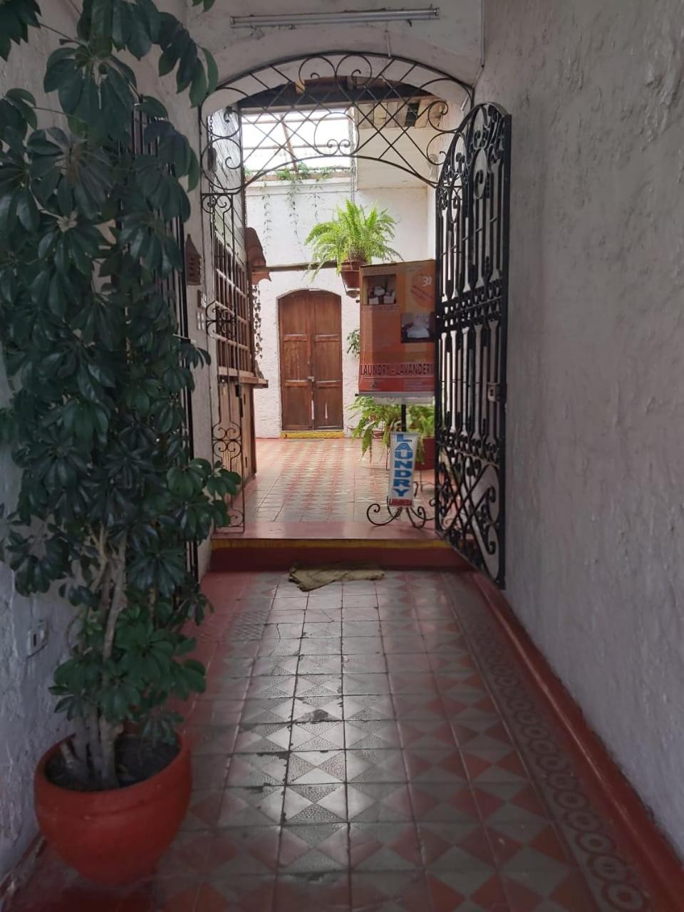 Hostal Lluvia de Oro