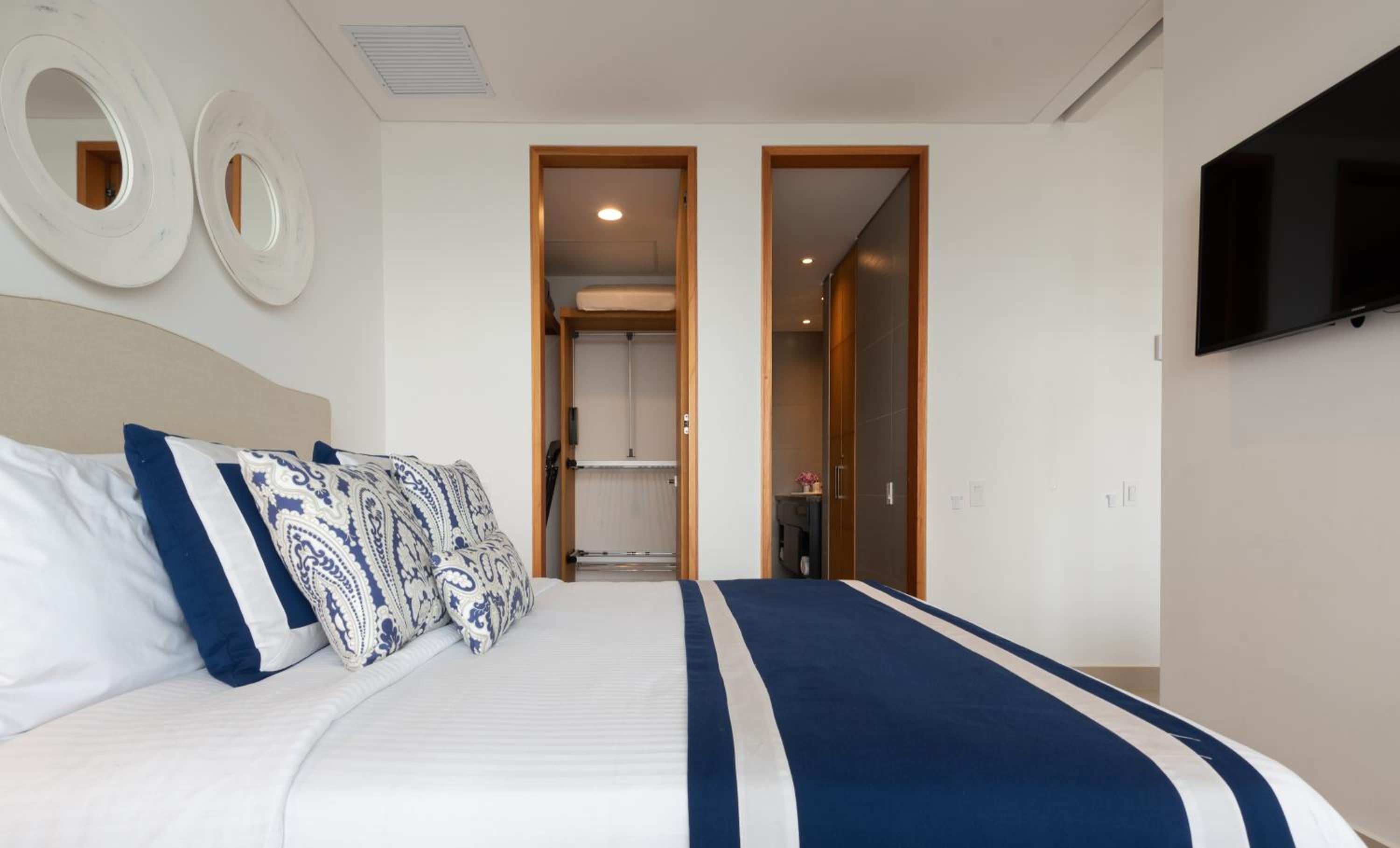Classy 1 BR, Pool, Gym near Downtown Cartagena by Huespedia