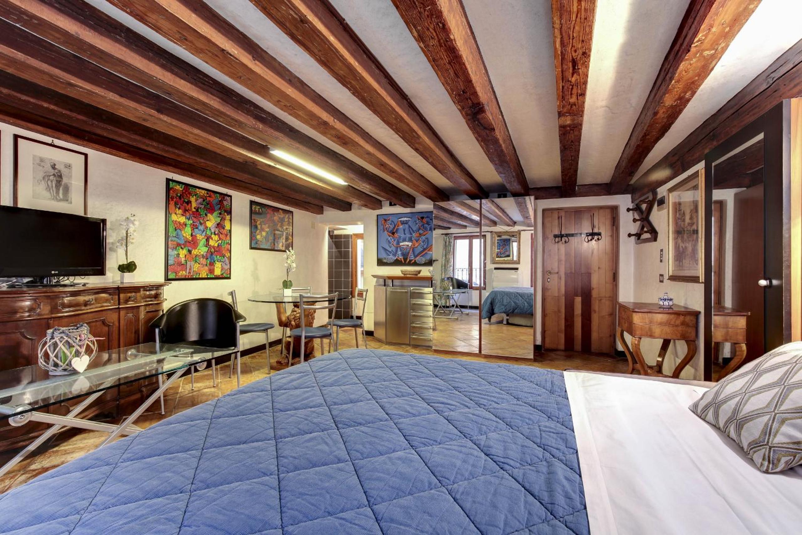 Canal View Suite in Rialto by Wonderful Italy photo 5