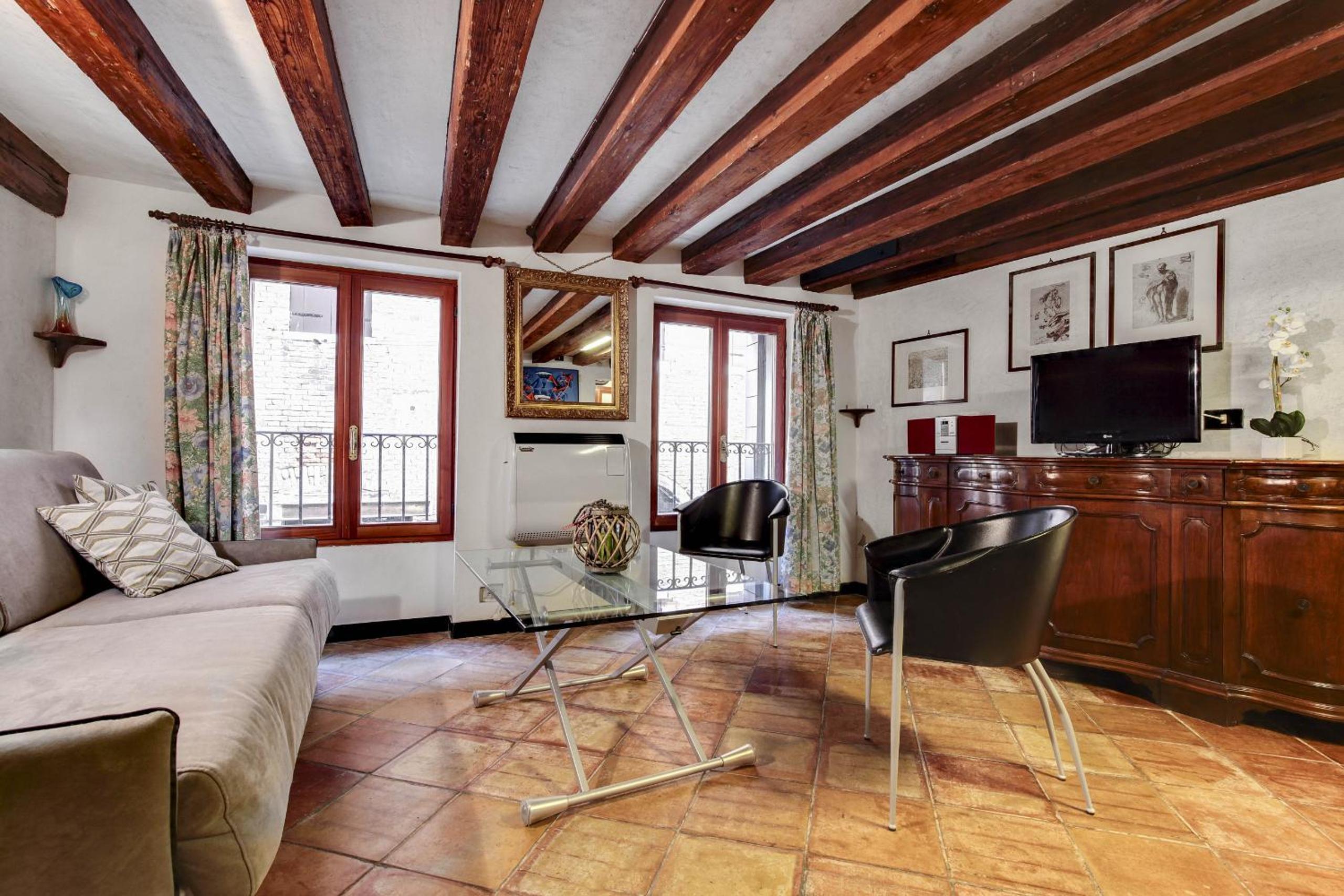 Canal View Suite in Rialto by Wonderful Italy photo 3