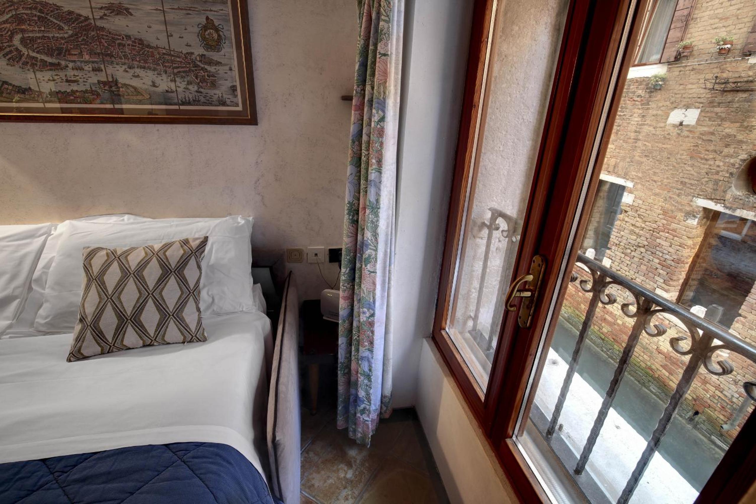Canal View Suite in Rialto by Wonderful Italy photo 2