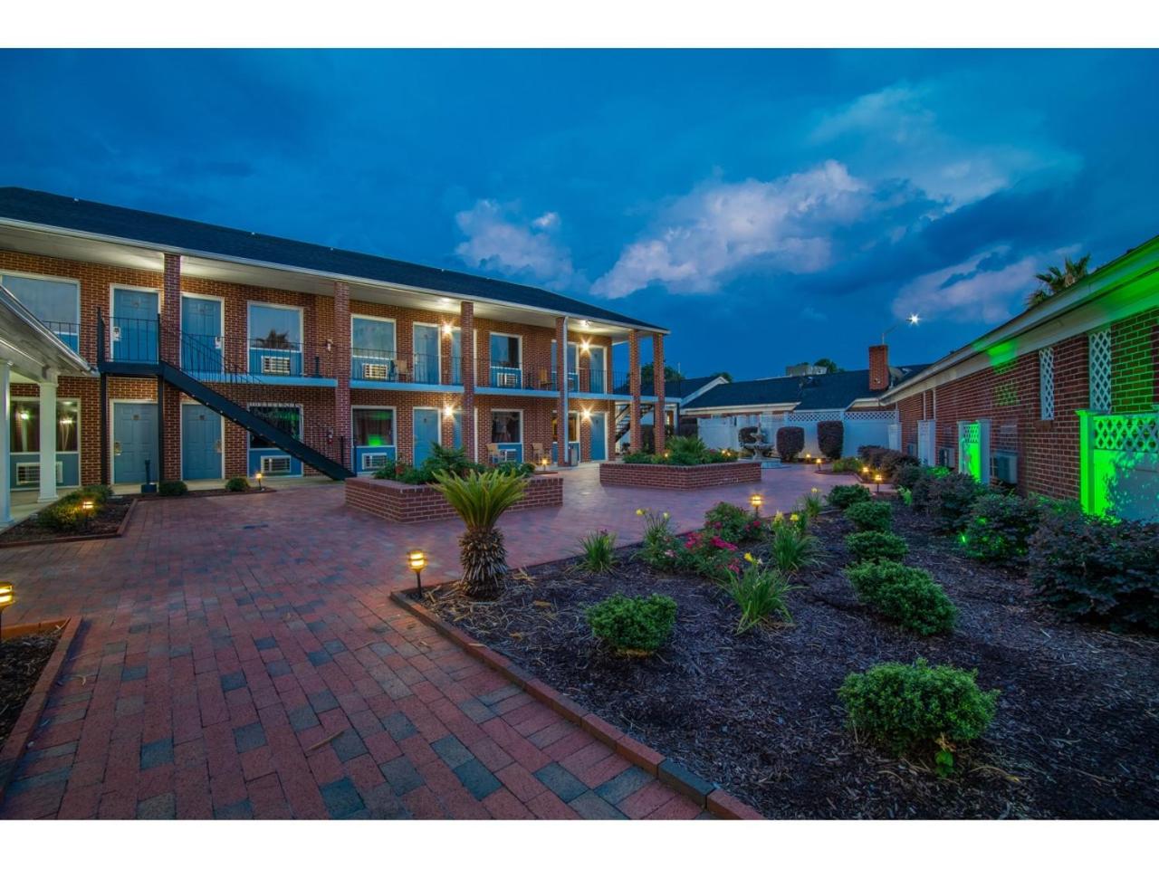 Winton Inn & Suites