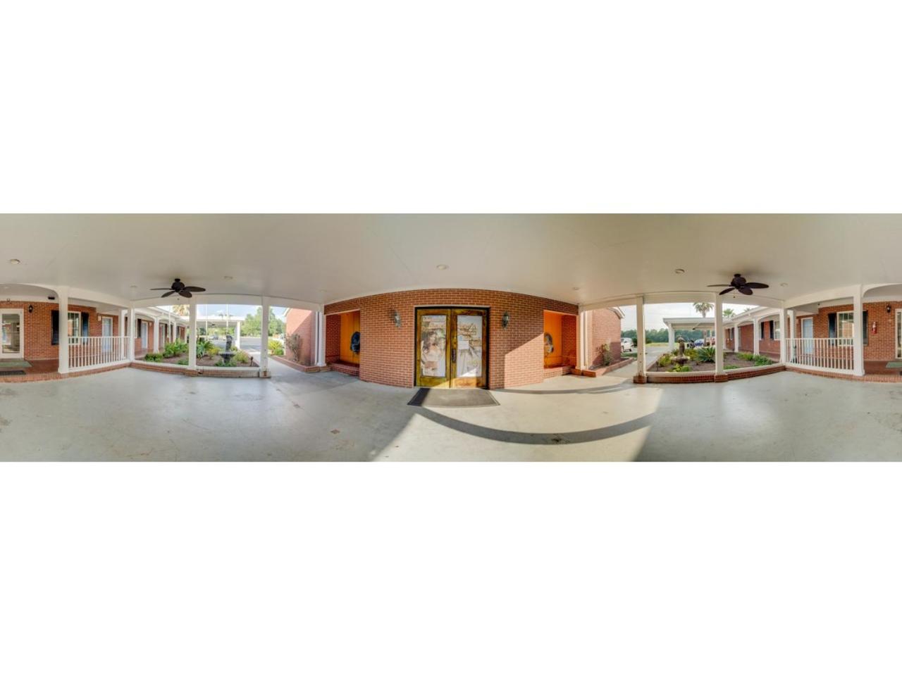 Winton Inn & Suites