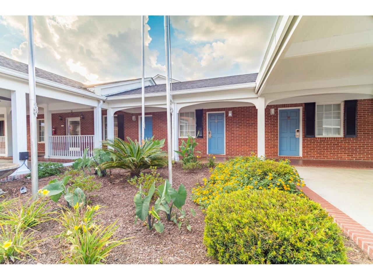 Winton Inn & Suites