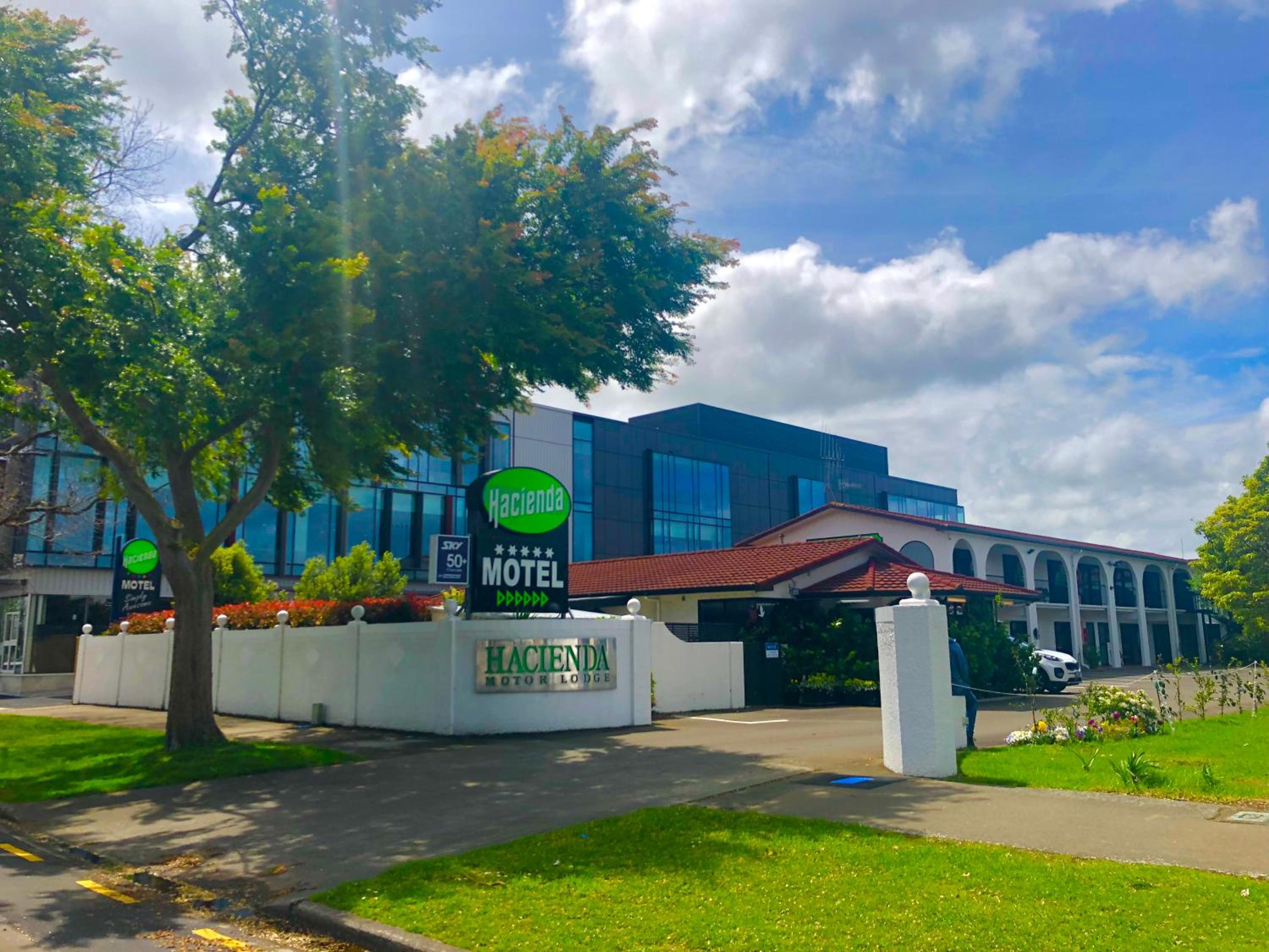 Hacienda Motor Lodge