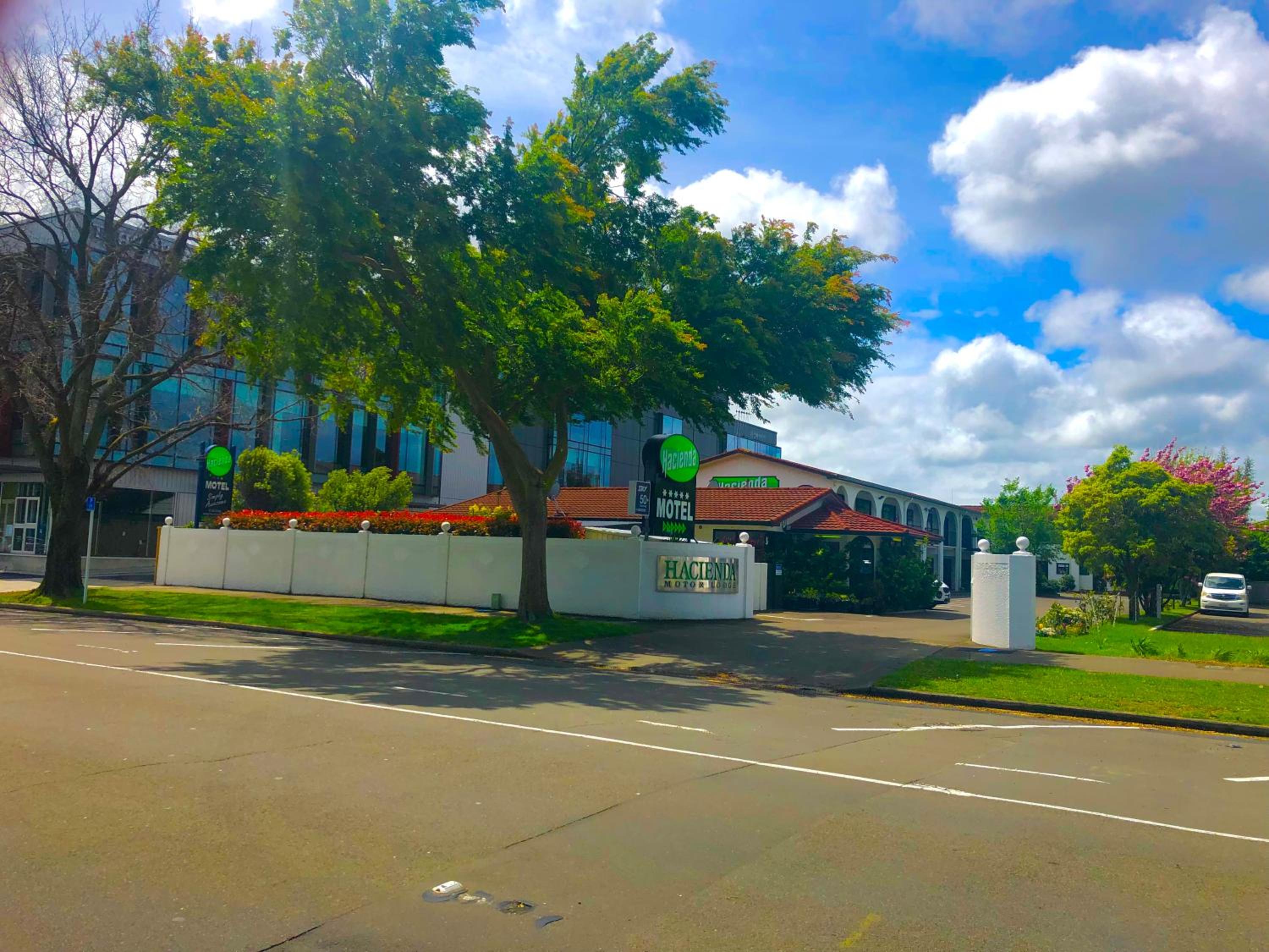 Hacienda Motor Lodge
